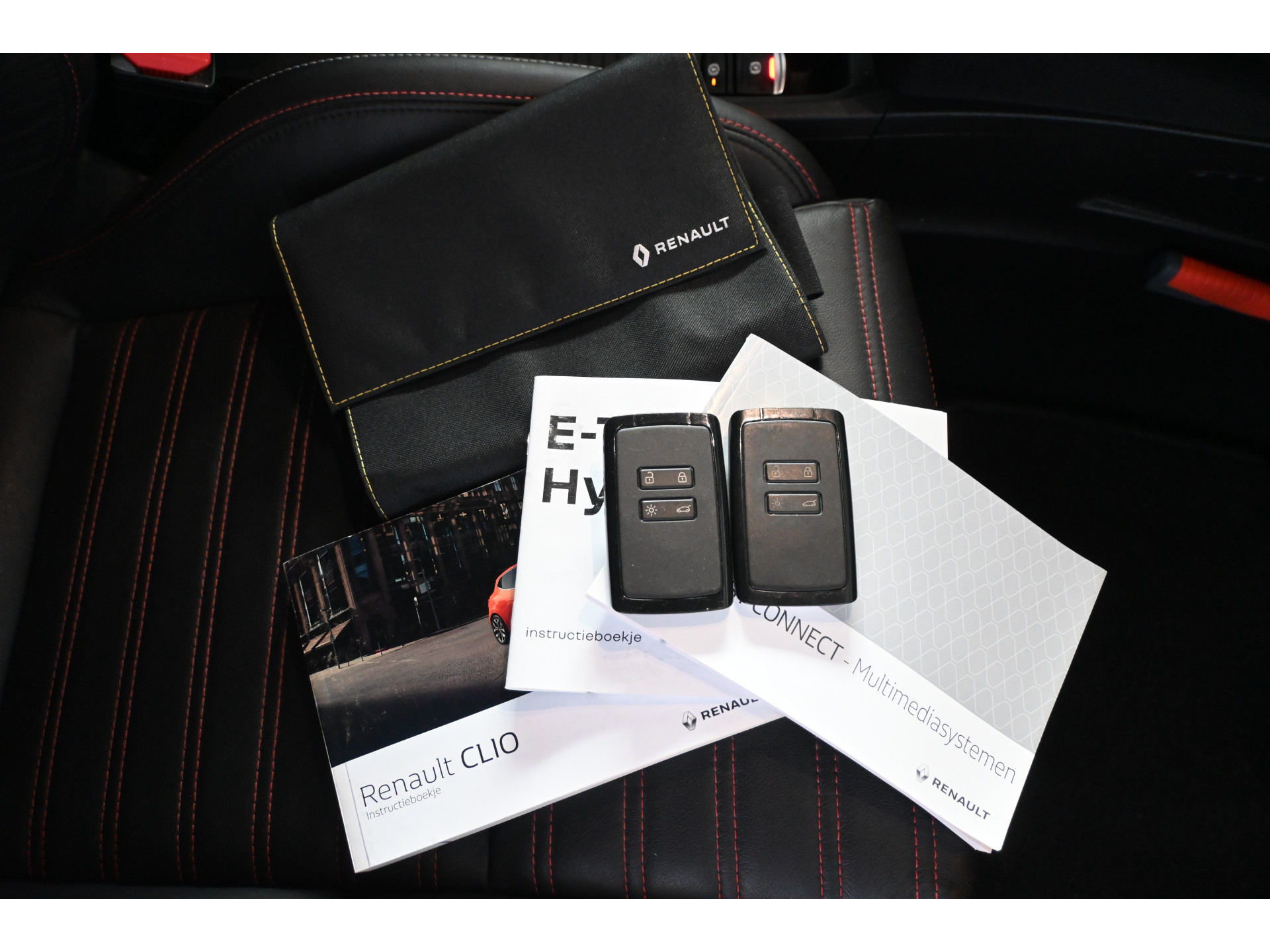 Renault Clio 1.6 E-Tech Hybrid 140 R.S. Line Navigatie Cruise Trekhaak Clima 1e Eigenaar 100% Onderhouden! Inruil Mogelijk!
