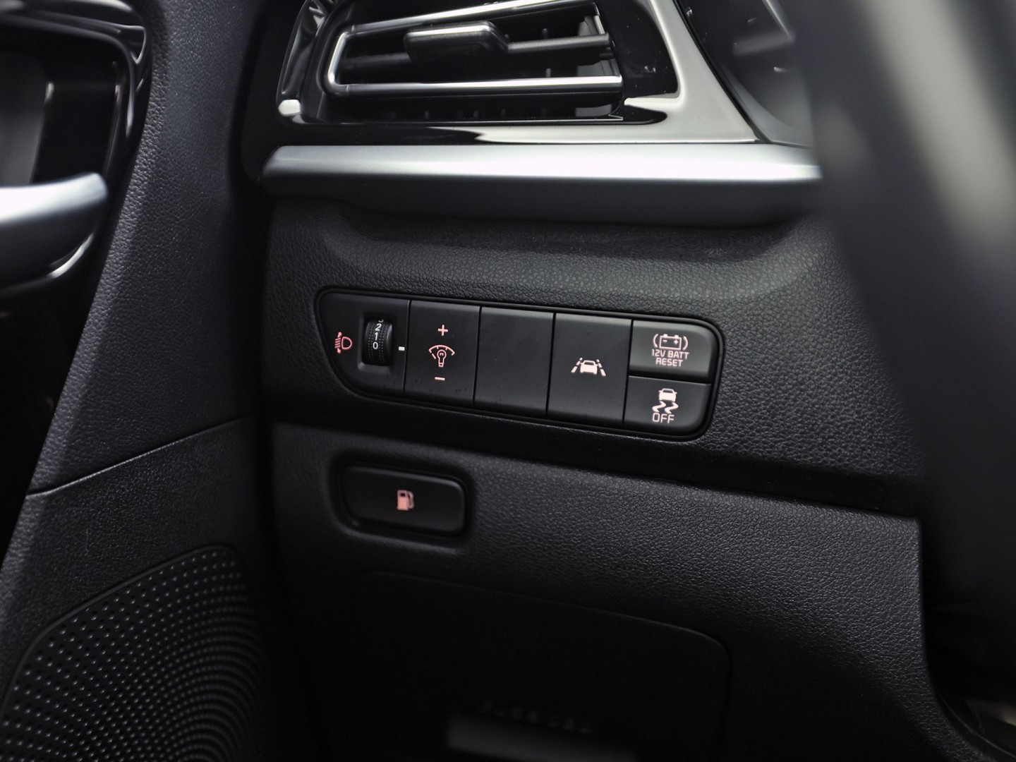 Kia Niro 1.6 GDi Hybrid DynamicLine 141Pk Automaat (APPLE CARPLAY, GROOT NAVI, CAMERA, TREKHAAK, SPORTSTOELEN, ADAPTIVE CRUISE, LANE ASSIST, NIEUWE APK, NIEUWSTAAT)