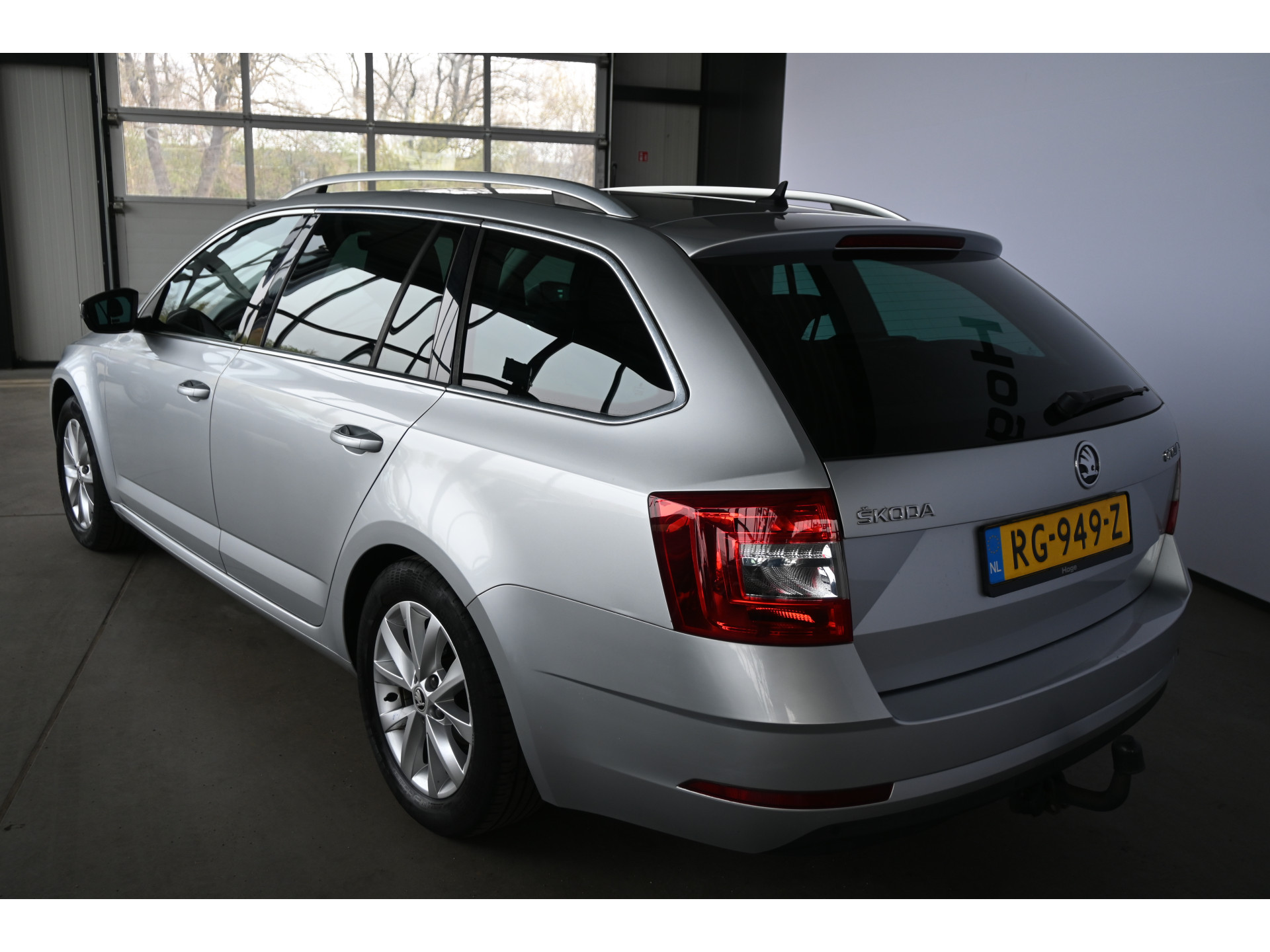 ŠKODA Octavia Combi 1.0 TSI Greentech Ambition Business Automaat Navigatie Stoelverwarming Rijklaarprijs! Inruil Mogelijk!