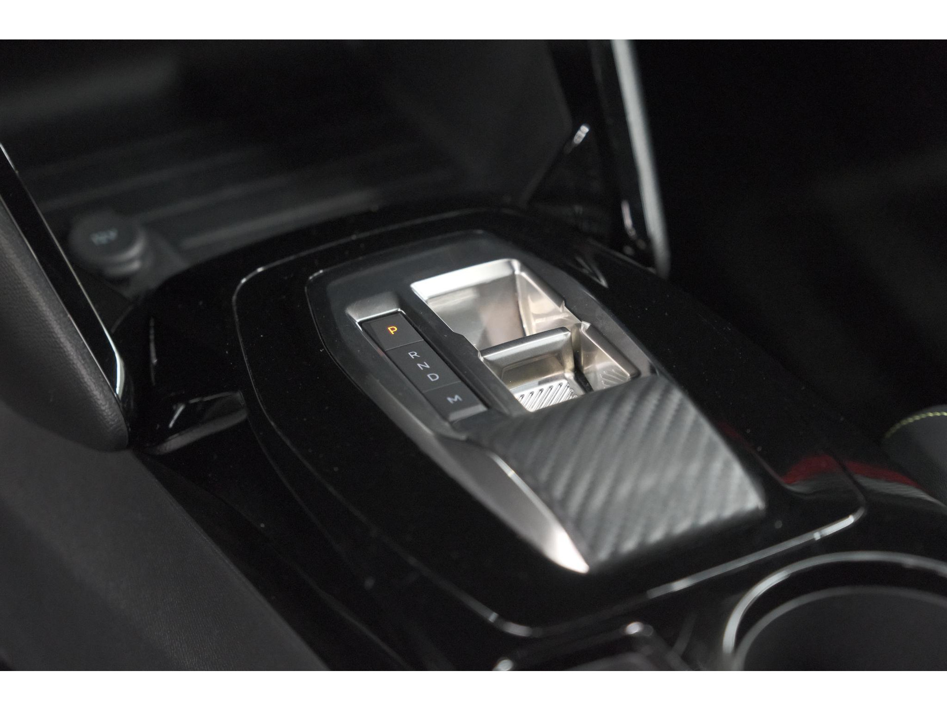 Peugeot 208 1.2 Hybrid 145 e-DCS6 GT | Alcantara Pakket | Camera | Apple Carplay | Stoelverwarming