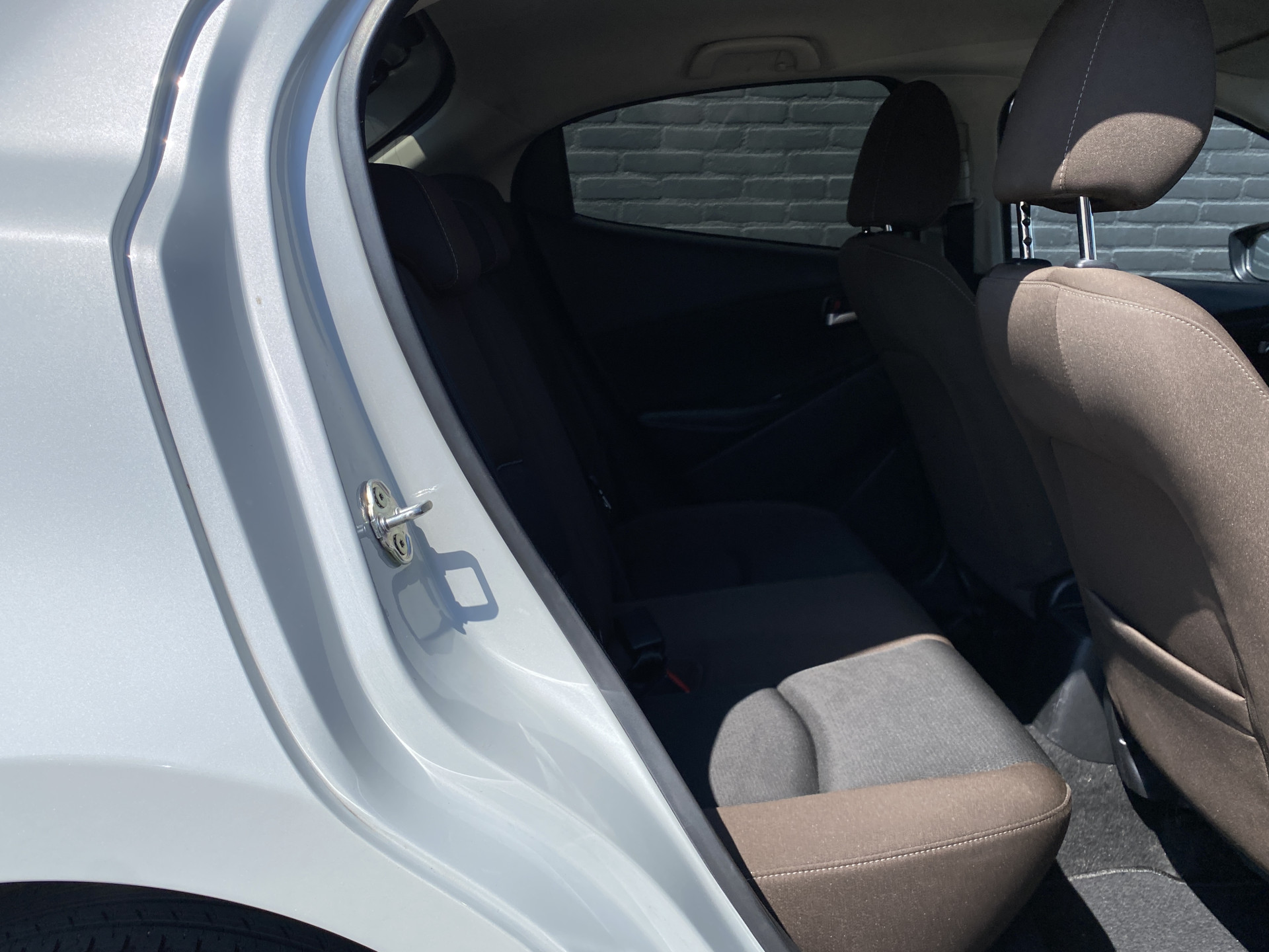 Mazda 2 1.5 Skyactiv-G Comfort | 1e eigenaar | dealer onderh. | navigatie | stoelverw. | cruise control | apple carplay