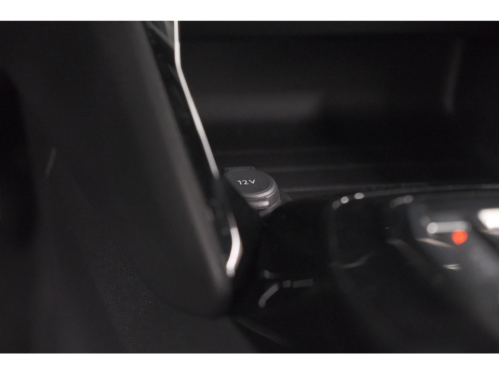 Peugeot 2008 PureTech 130 EAT8 Allure | Allseason banden | 360 Camera | Dodehoekdetectie | Apple Carplay | Stoelverwarming