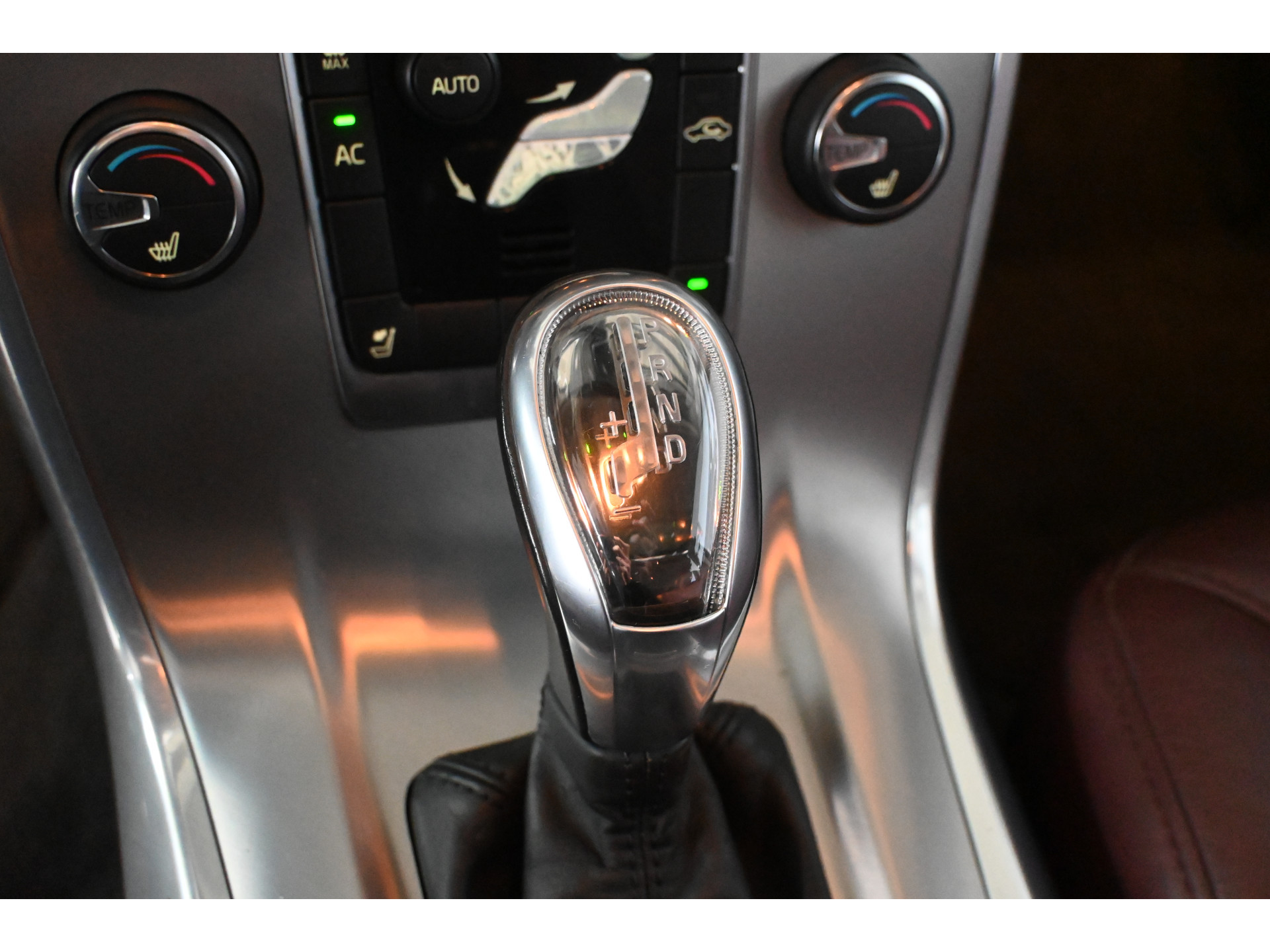 Volvo V70 1.6 T4 Limited Edition Automaat Clima Navigatie Schuif/Kanteldak Goed Onderhouden! Inruil Mogelijk!