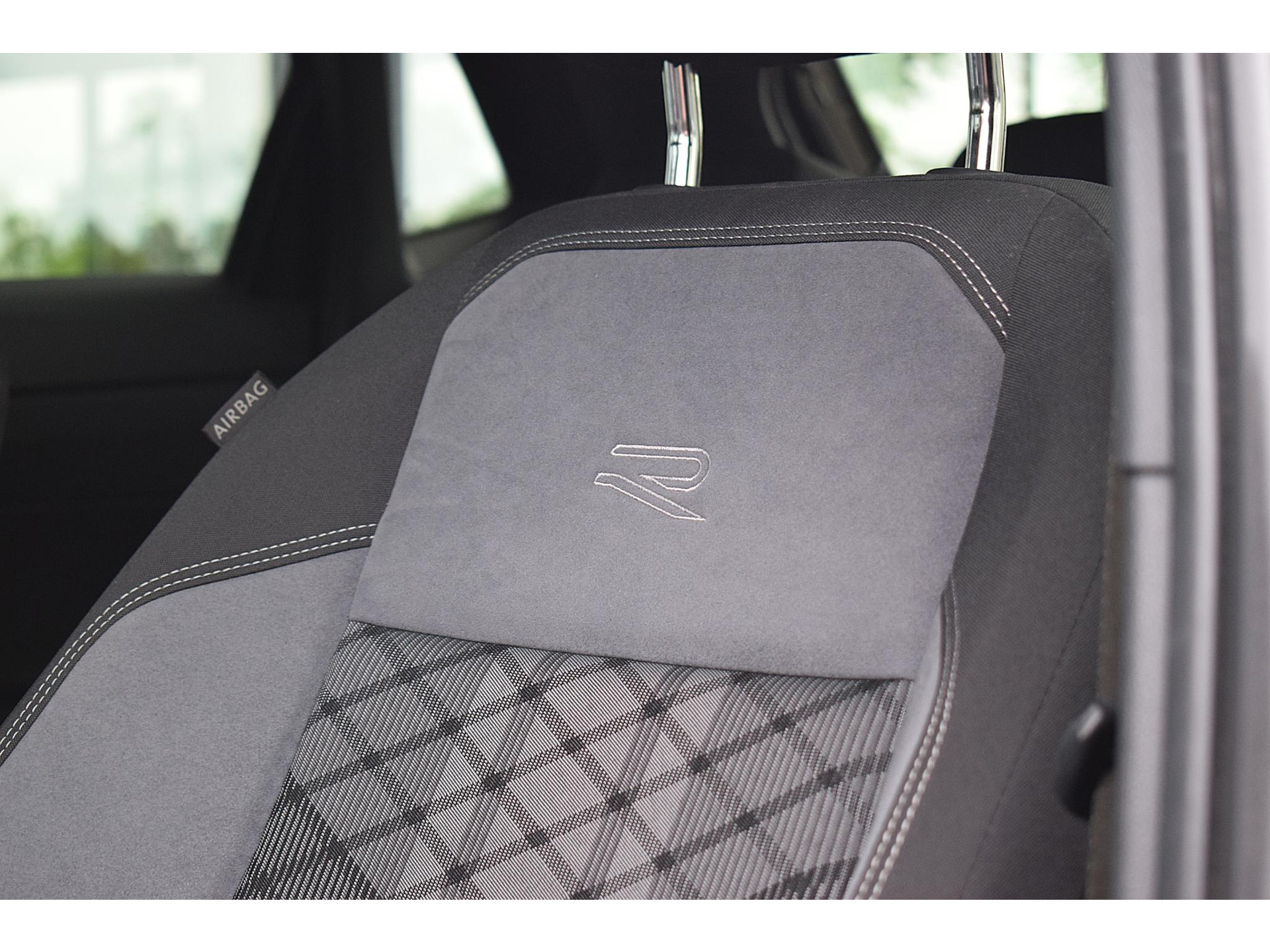 Volkswagen Polo 1.0 TSI R-Line Business | Pano | IQ | Beats | Stoelverwarming