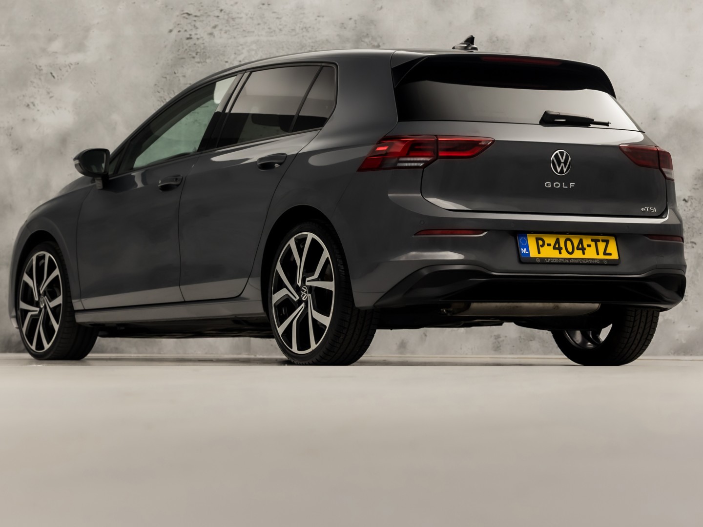 Volkswagen Golf 1.5 TSI Sport 150Pk Automaat (APPLE CARPLAY, GROOT NAVI, STUUR/STOELVERWARMING, SPORTSTOELEN, GETINT GLAS, SFEERVERLICHTING, KEYLESS, NIEUWSTAAT)