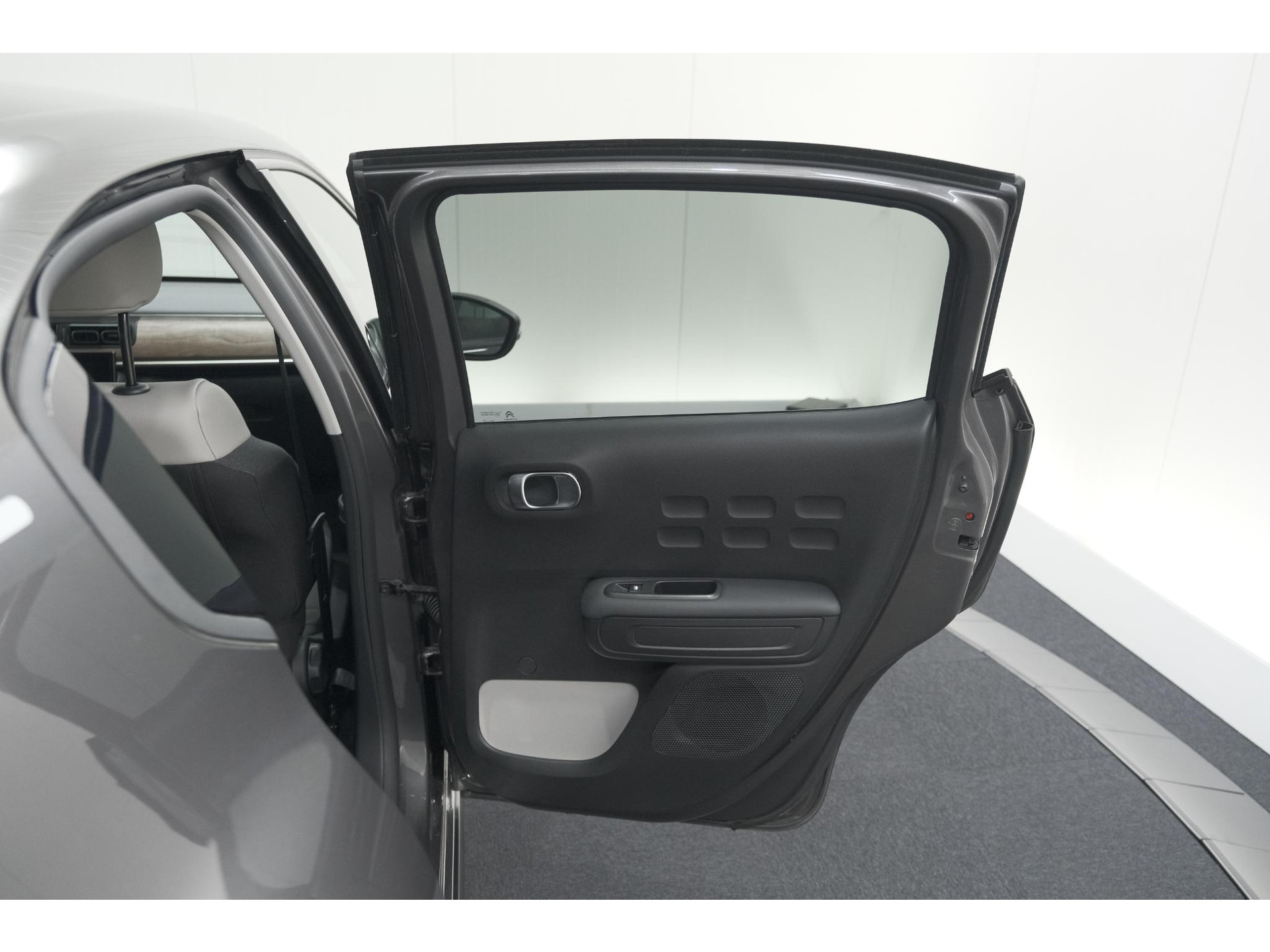 Citroen C3 PureTech 82 Feel Edition | Apple Carplay | Parkeersensoren | Navigatie | Climate Control | 16 Inch Velgen