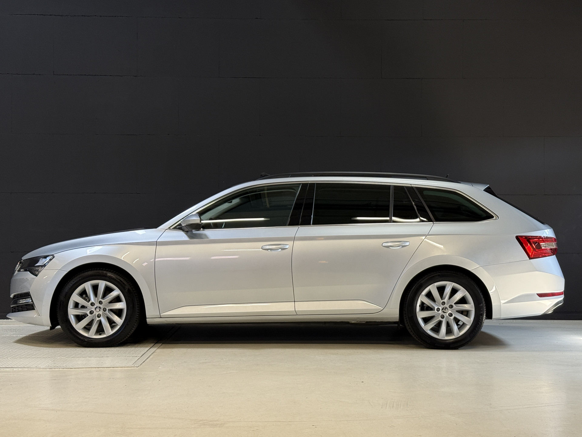 ŠKODA Superb Combi 1.4 TSI iV Business Edition Plus | Panoramadak | Crystal Light | Apple Carplay