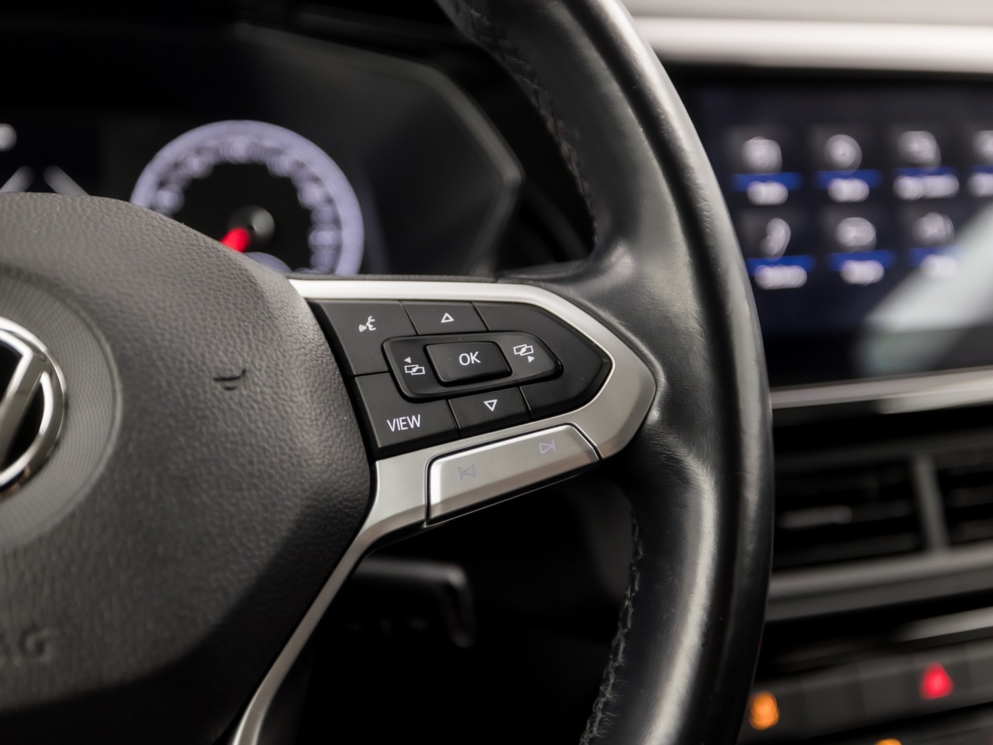 Volkswagen T-Cross 1.0 TSI Sport (APPLE CARPLAY, CAMERA, GETINT GLAS, CRUISE, LM VELGEN, SPORTSTOELEN, NIEUWSTAAT)