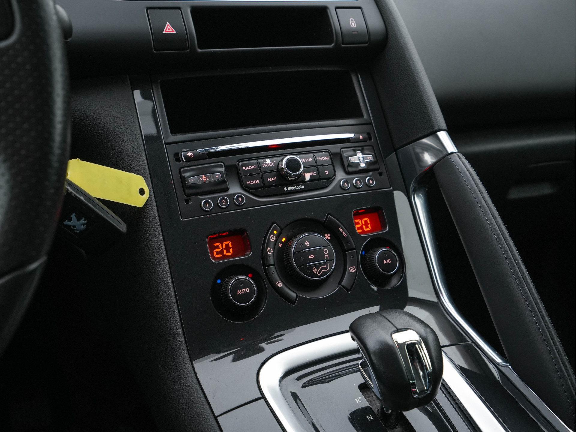 Peugeot 3008 2.0 HDiF HYbrid4 Aut. *NAVI-FULLMAP | COMFORT-SEATS | ECC | SHIFT-PADDLES | PDC | CRUISE | 16''ALU*