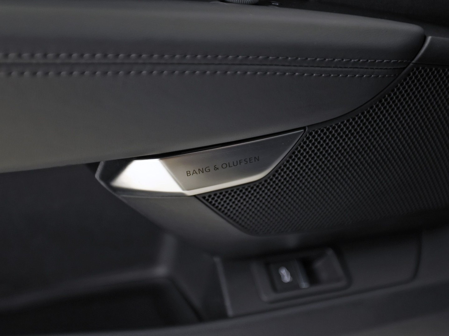 Audi e-tron GT GT 93 kWh Automaat 476Pk (PANORAMADAK, SOH 92,8%, APPLE CARPLAY, 360 CAMERA, MATRIX LED, BANG&OLUFSEN, ELEKTRISCHE STOELEN, STOELVERWARMING/KOELING, NIEUWSTAAT)