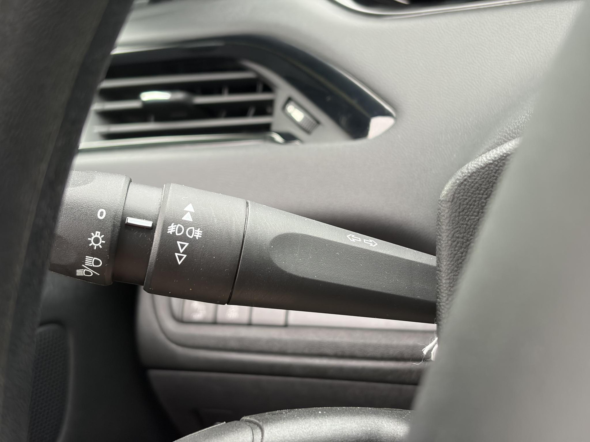 Peugeot 208 1.2 PureTech Blue Lion ✓2e Eigenaar✓Navi✓Carplay✓Airco✓Cruise✓Pdc✓5 Deurs✓N.A.P✓Zeer Zuinig✓Weinig Km✓Apk tot 10-2027