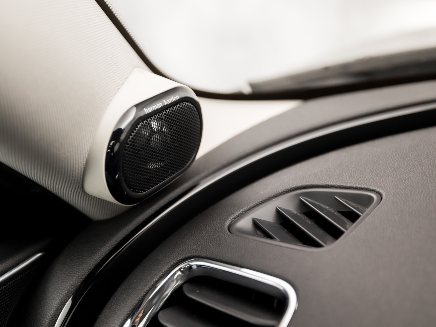 MINI Clubman 2.0 Cooper S Chilli 192Pk Automaat (PANORAMADAK, GROOT NAVI, MEMORY SEAT, LEDER, HARMAN/KARDON, CAMERA, STOELVERWARMING, LED KOPLAMPEN, NIEUWSTAAT)