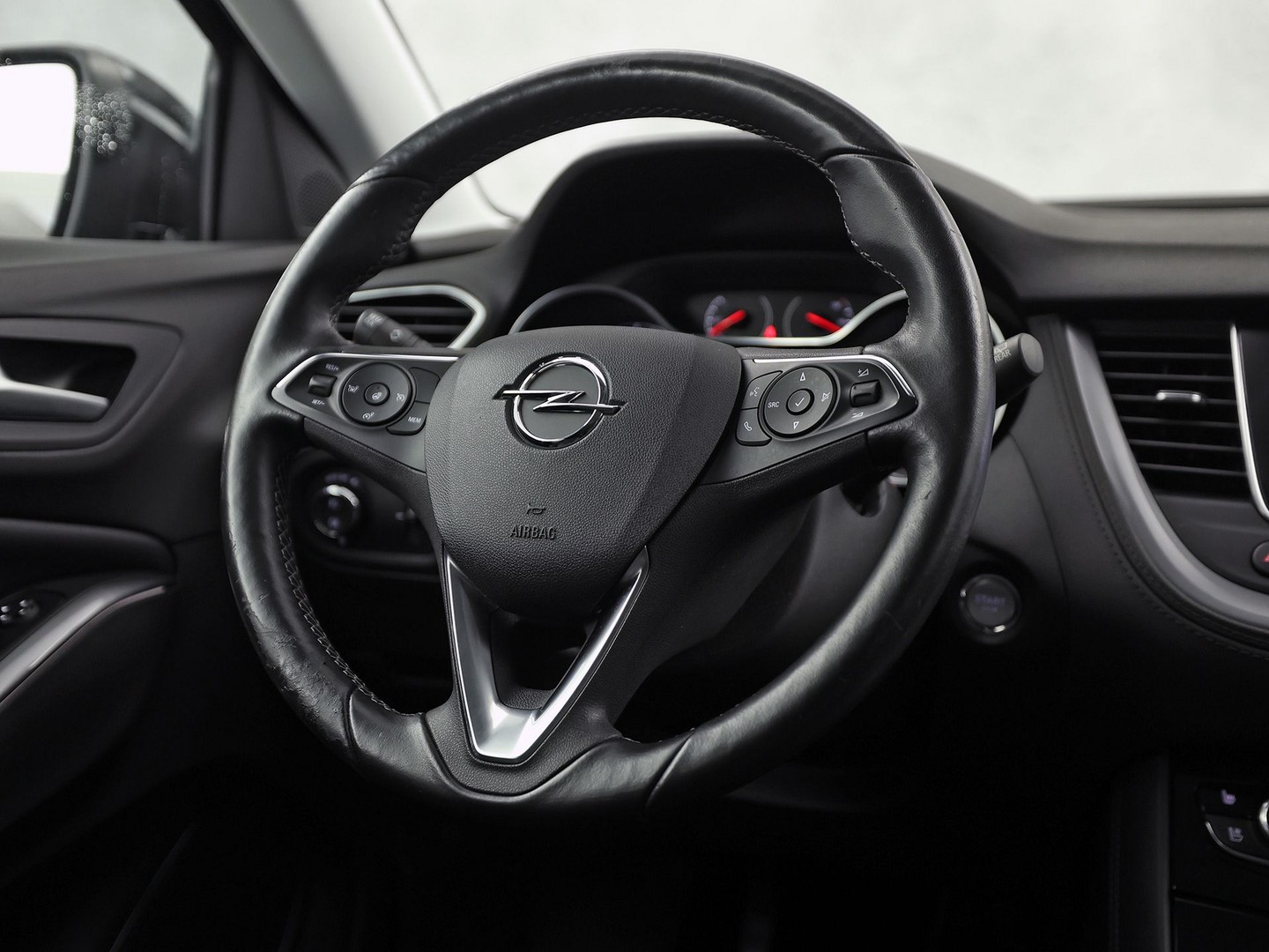 Opel Grandland X 1.2 Turbo Innovation (MEMORY SEAT, NAP, STOELVERWARMING/KOELING, APPLE CARPLAY, KEYLESS, GETINT GLAS, LANE ASSIST, STUURWIEL VERWARMD, NIEUWE APK, NIEUWSTAAT)