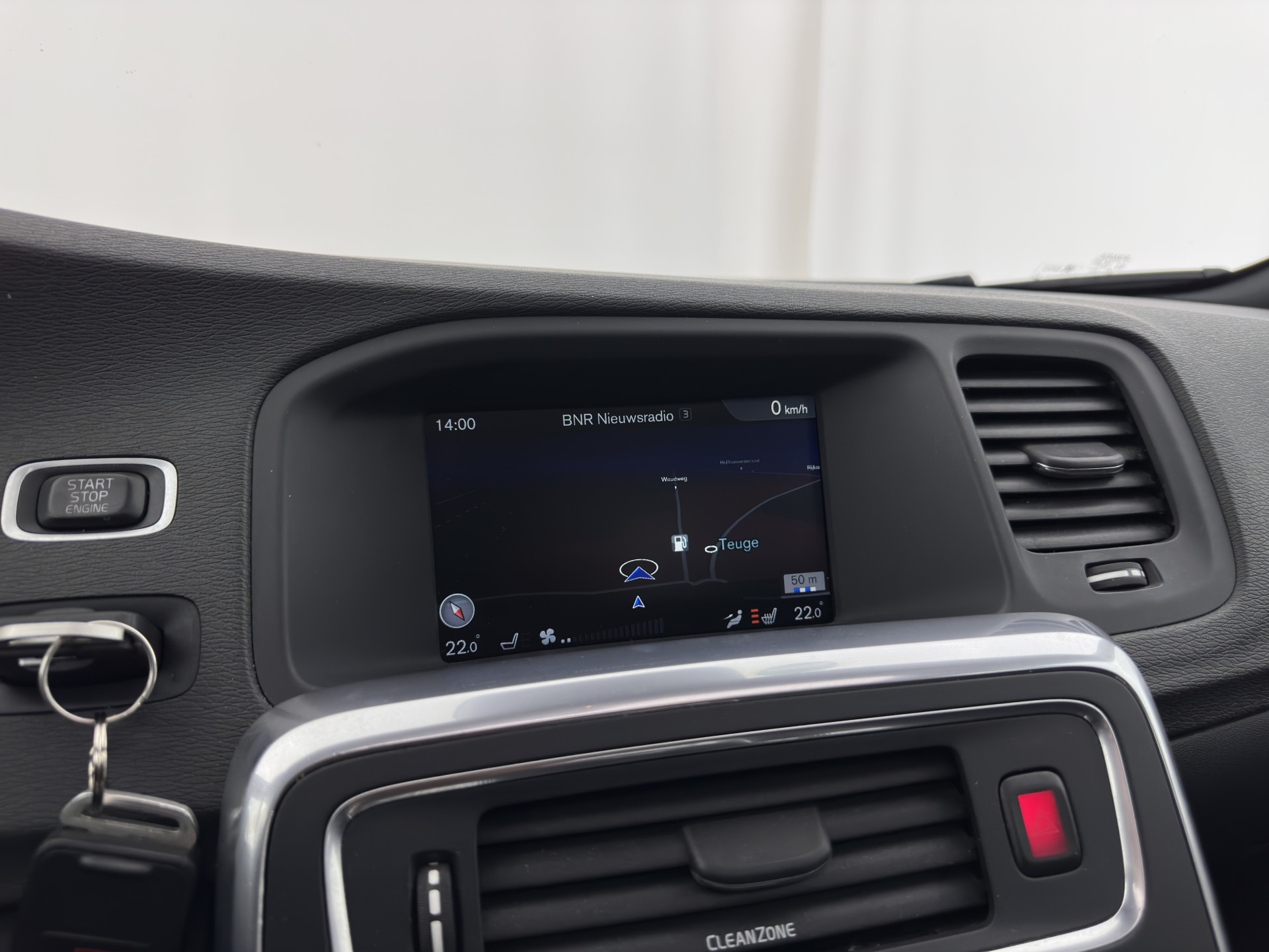 Volvo V60 2.4 D5 Twin Engine Special Edition Aut. *PANO | LEATHER | BI-XENON | BLINDSPOT | MEMORY-PACK | NAVI-FULLMAP | HEATED-SPORTSEATS | CAMERA | PERFORMANCE-AUDIO | TOWBAR | 18''ALU*