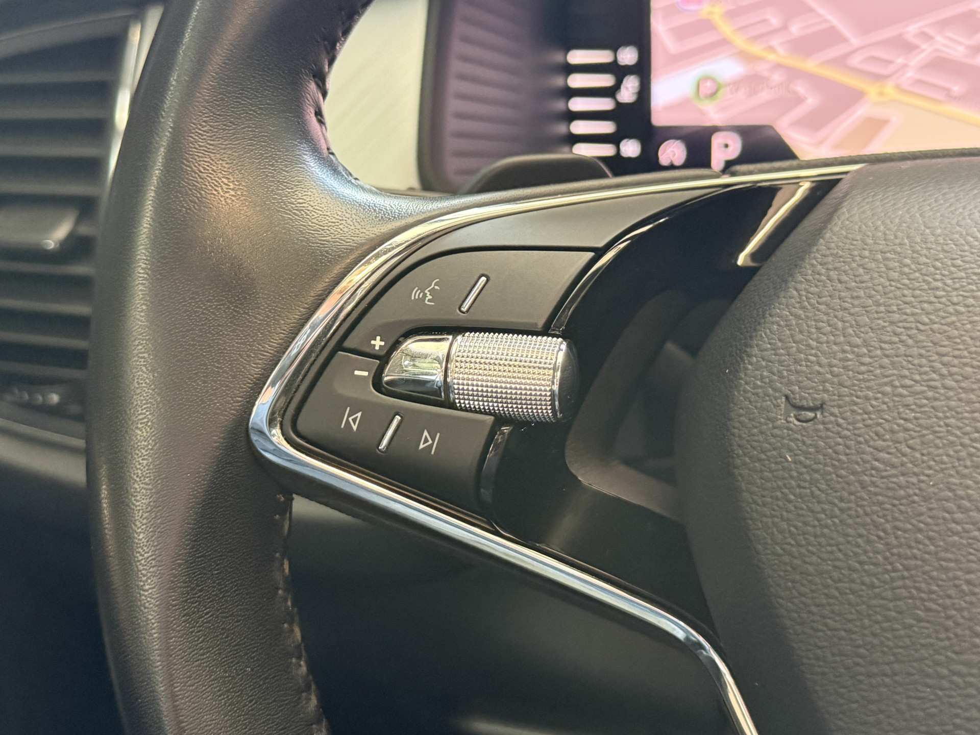 ŠKODA Kodiaq 1.5 TSI Business Edition | Panoramadak | Trekhaak | Apple Carplay | Dakdragers