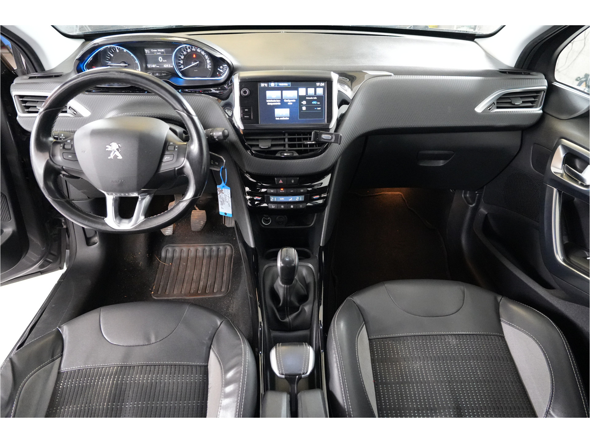Peugeot 2008 1.2 PureTech Allure | Trekhaak | Cruise | Navi | Climate |