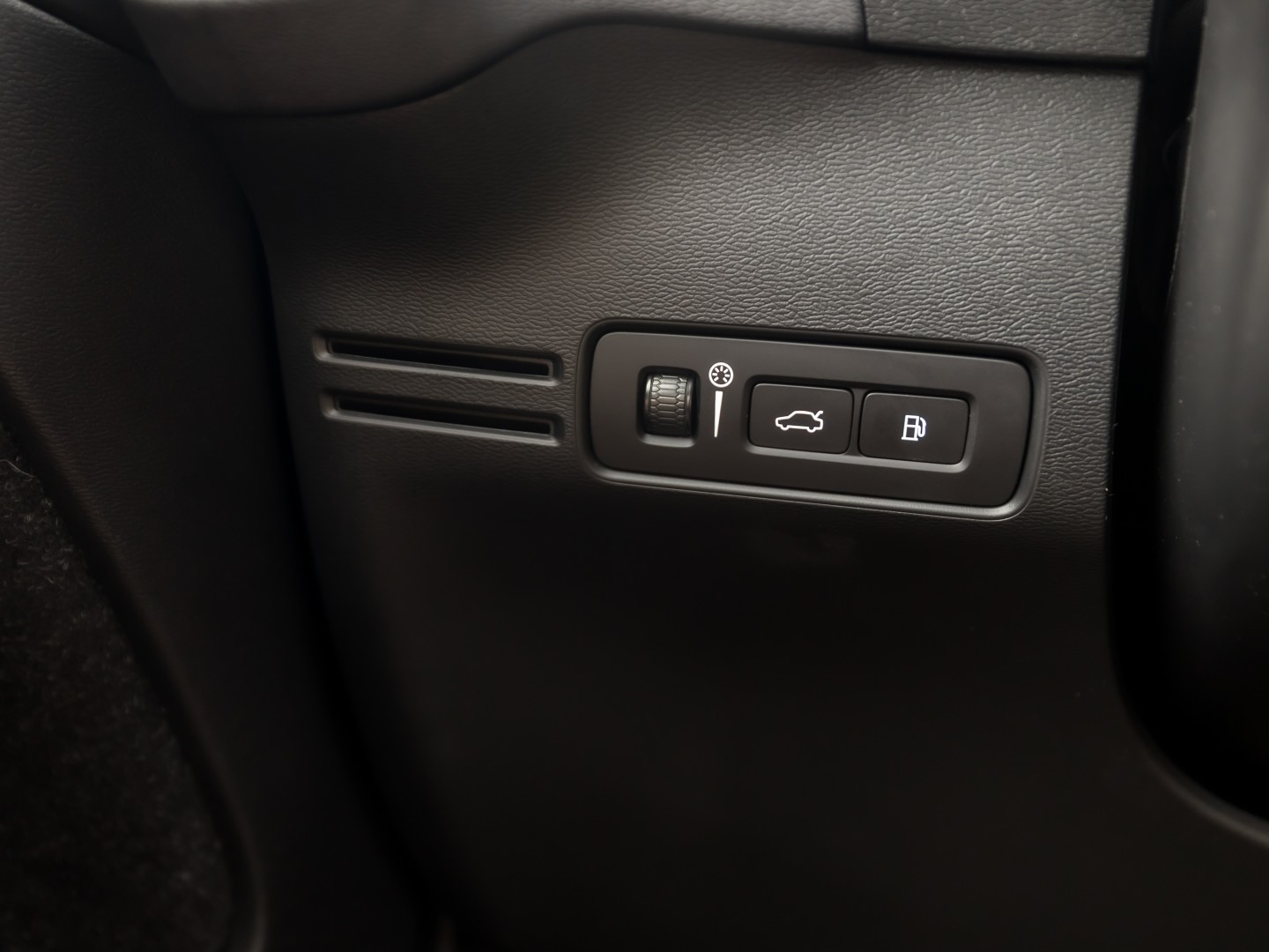 Volvo XC40 1.5 T5 Recharge Inscription Sport 252Pk Automaat (PANORAMADAK, APPLE CARPLAY, MEMORY SEAT, LEDER, 360 CAMERA, SPORTSTOELEN, STUUR/STOELVERWARMING, GETINT GLAS, ELEK ACHTERKLEP, NIEUWE APK, NIEUWSTAAT)