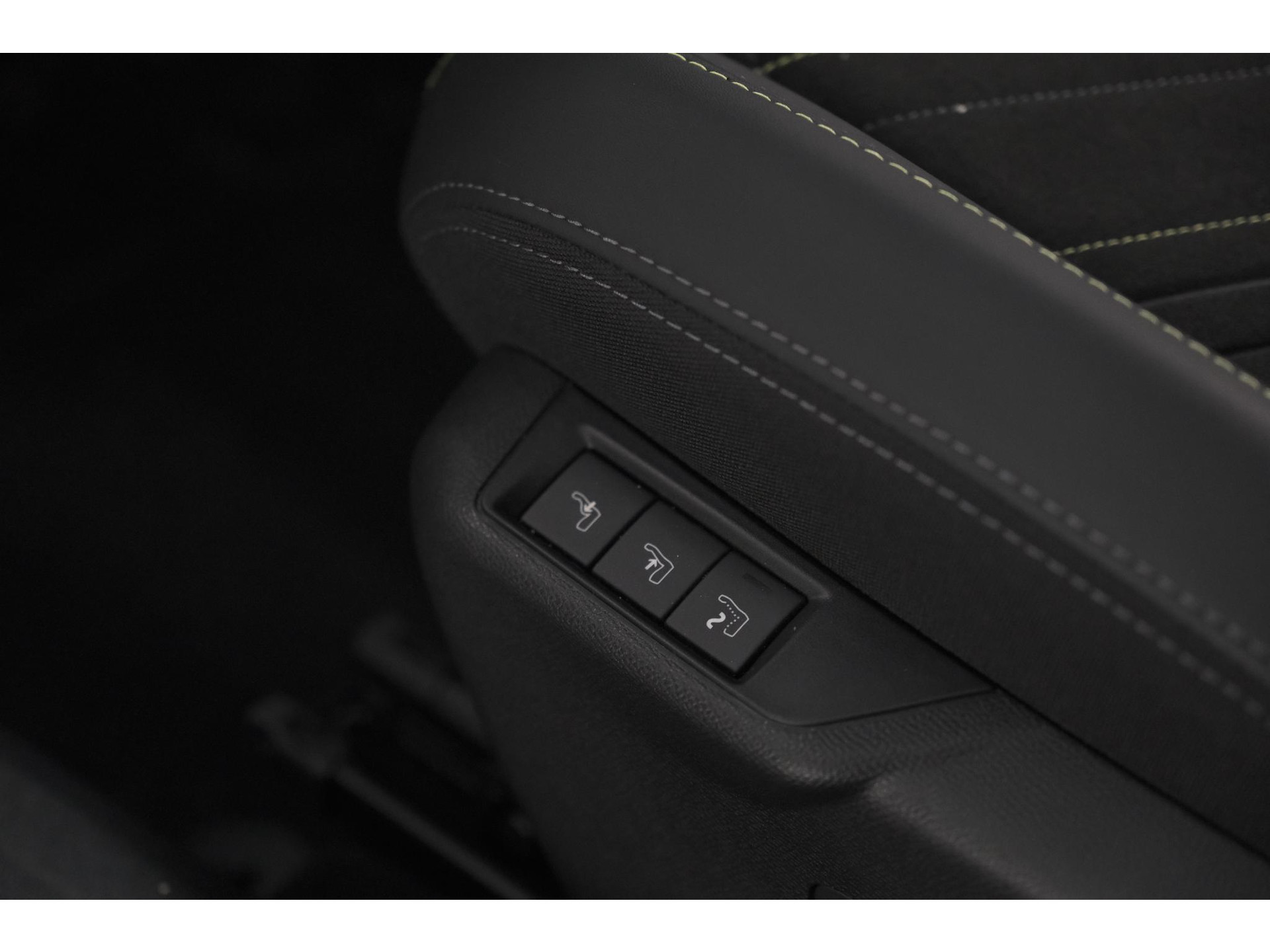 Peugeot 2008 PureTech 130 EAT8 GT | 360 Camera | Stoelmassage | Adaptieve Cruise Control | Dodehoekdetectie