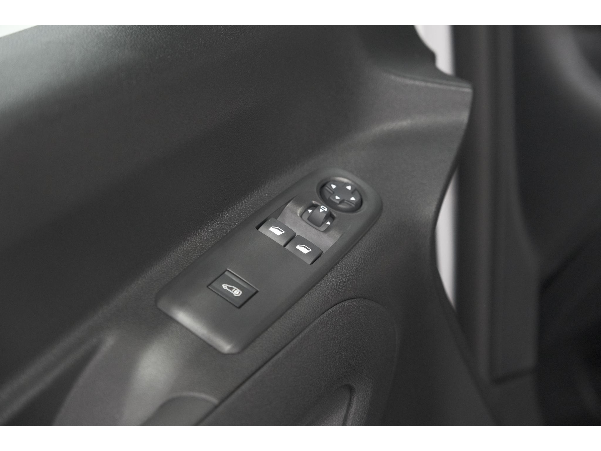 Peugeot Partner 1.5 BlueHDi 130 EAT8 S&S L2 | Trekhaak | Camera | Betimmering Laadruimte