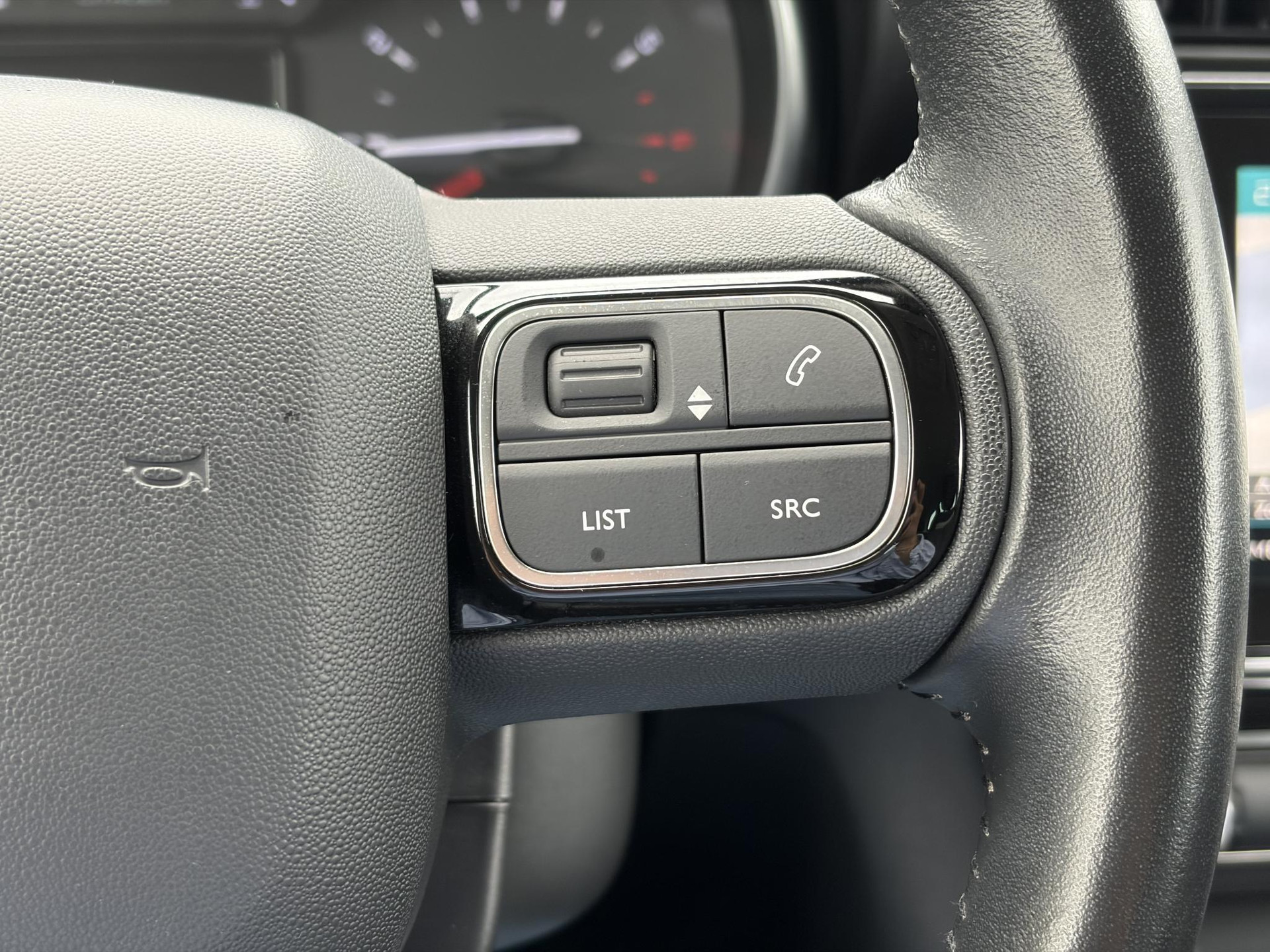 Citroen C3 Aircross 1.2 PureTech S&S Shine 1e Eigenaar l D-riem vv in 07-07-2025 l 360° Camera l Navi l Carplay l Net beurt gehad l Keyless l 17''Lmv l Rijstrooksensor l 110pk l Pdc V+A l 6 Bak l N.A.P l Apk tot 07-2027
