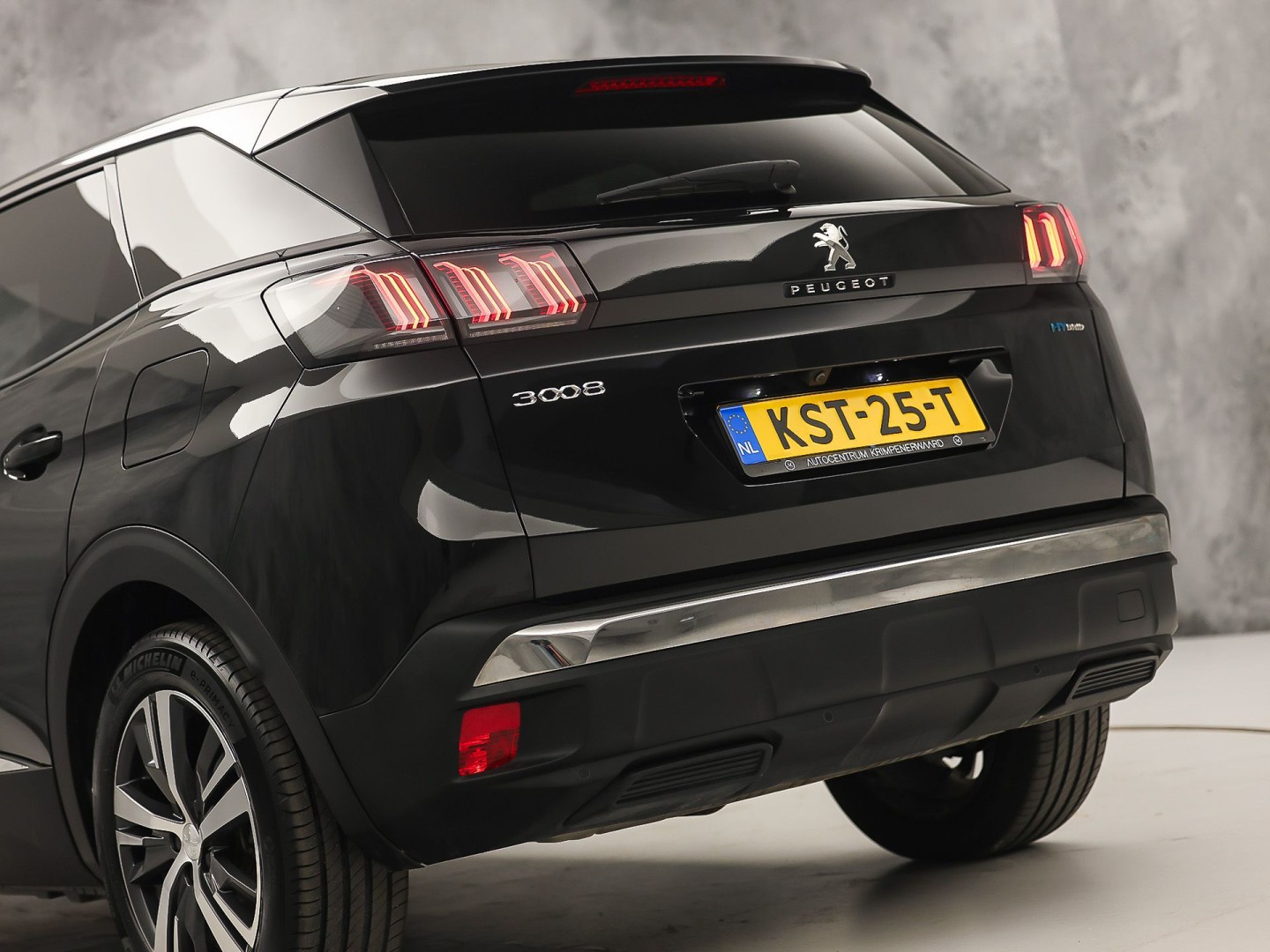 Peugeot 3008 1.6 HYbrid 225 Allure Sport 225Pk Automaat (APPLE CARPLAY, GROOT NAVI, 99% SOH, 360 CAMERA, LEDER, SPORTSTOELEN, ZWART HEMEL, GETINT GLAS, NIEUWSTAAT)