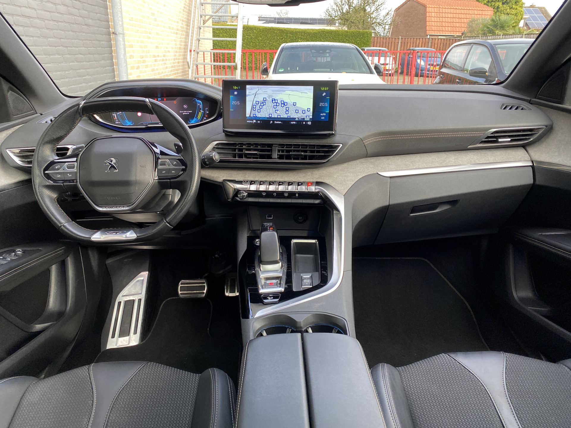 Peugeot 3008 1.6 Plug-in Hybrid 4WD 300 pk GT AUT. | 1e eigenaar | carplay | panoramadak | navigatie | 3D cockpit | 2 laadkabels | BTW