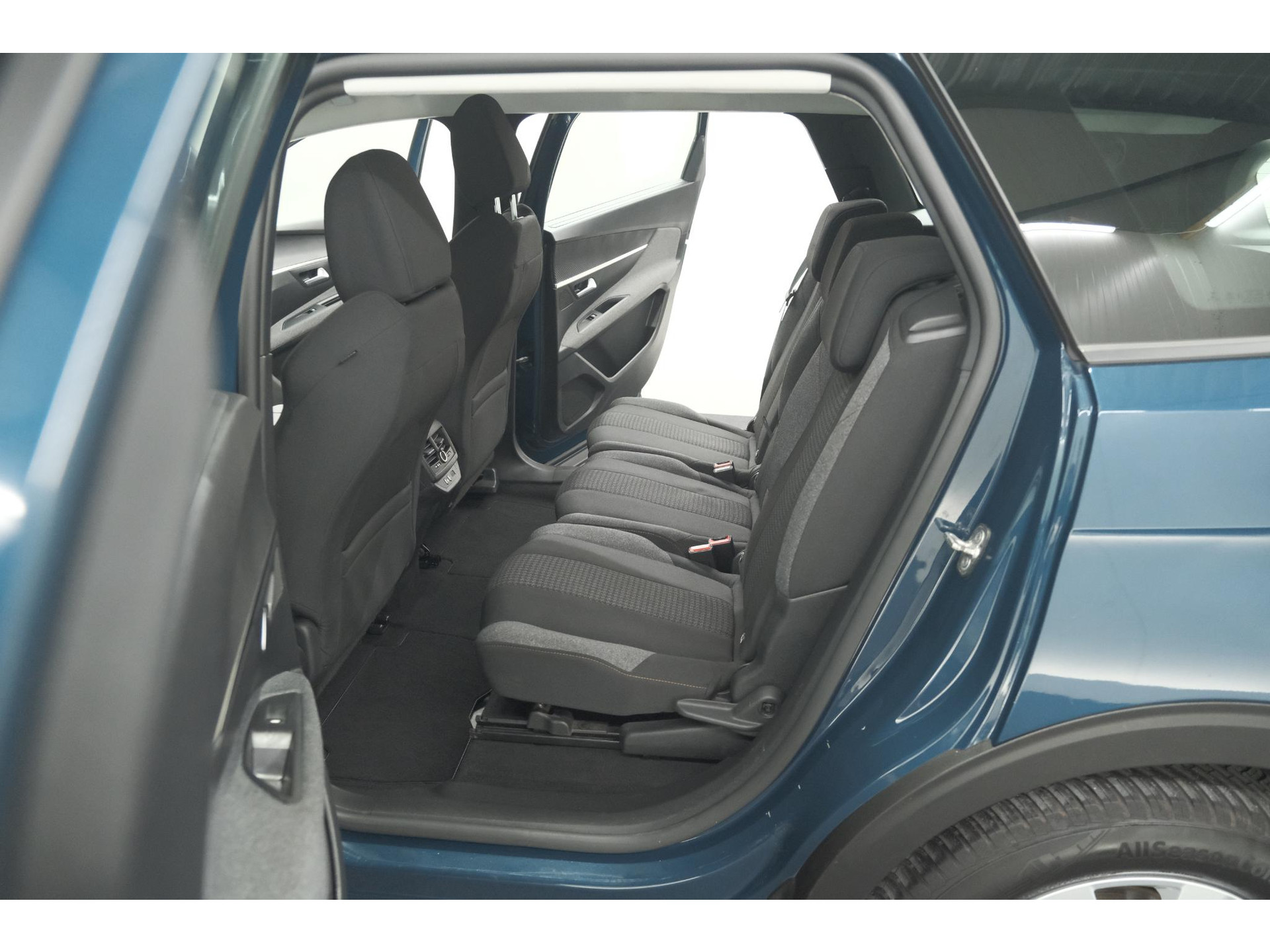 Peugeot 5008 PureTech 130 EAT8 Active Pack | 7 Zitplaatsen | Apple Carplay | Parkeersensoren | Navigatie