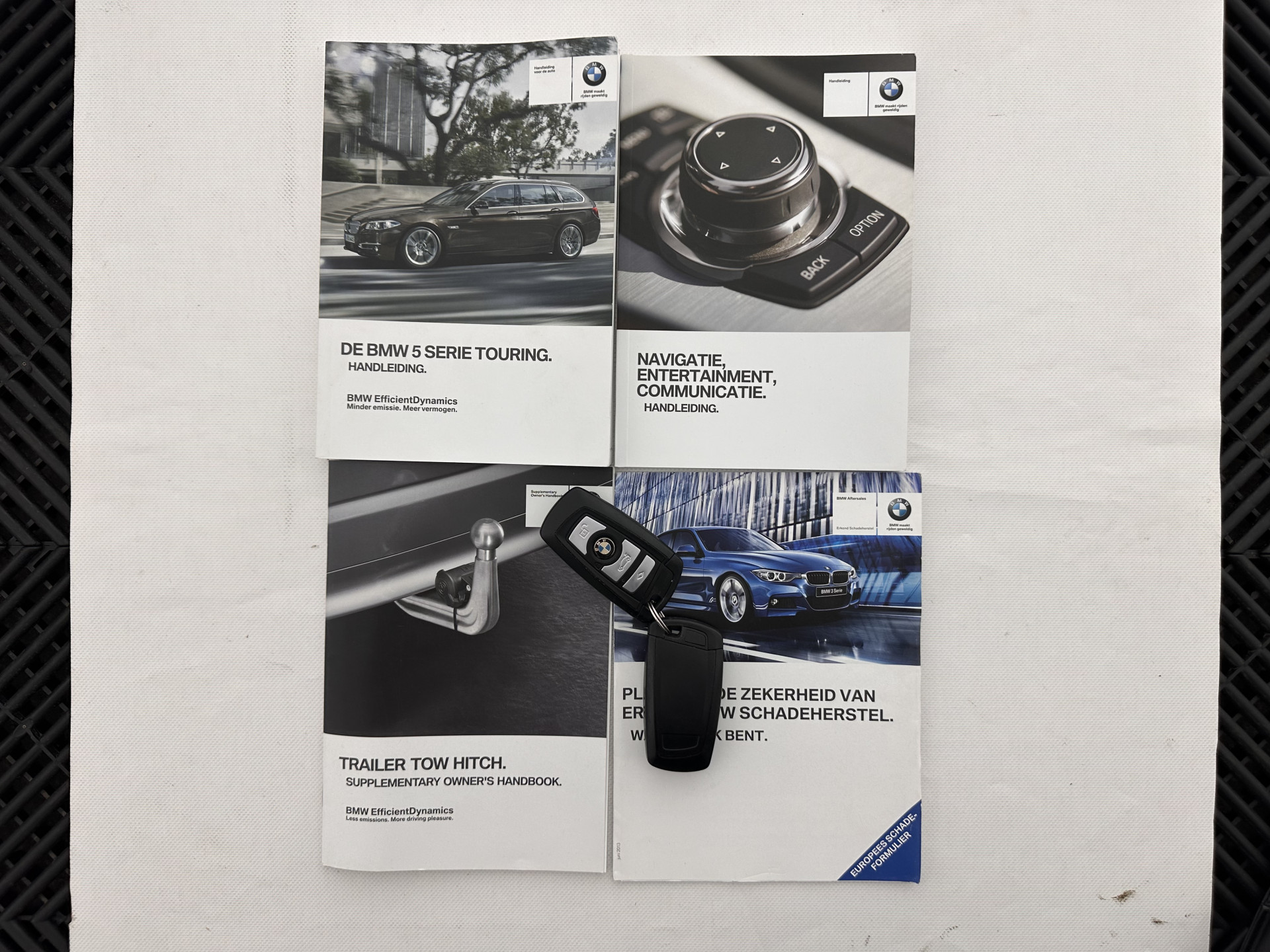 BMW 5-serie Touring 518d Executive Aut. *NAVI-FULLMAP | BI-XENON | CARPLAY |  LANE-ASSIST | TOWBAR | ECC | PDC | CRUISE | COMFORT-SEATS | AMBIENT-LIGHT | 17''ALU*