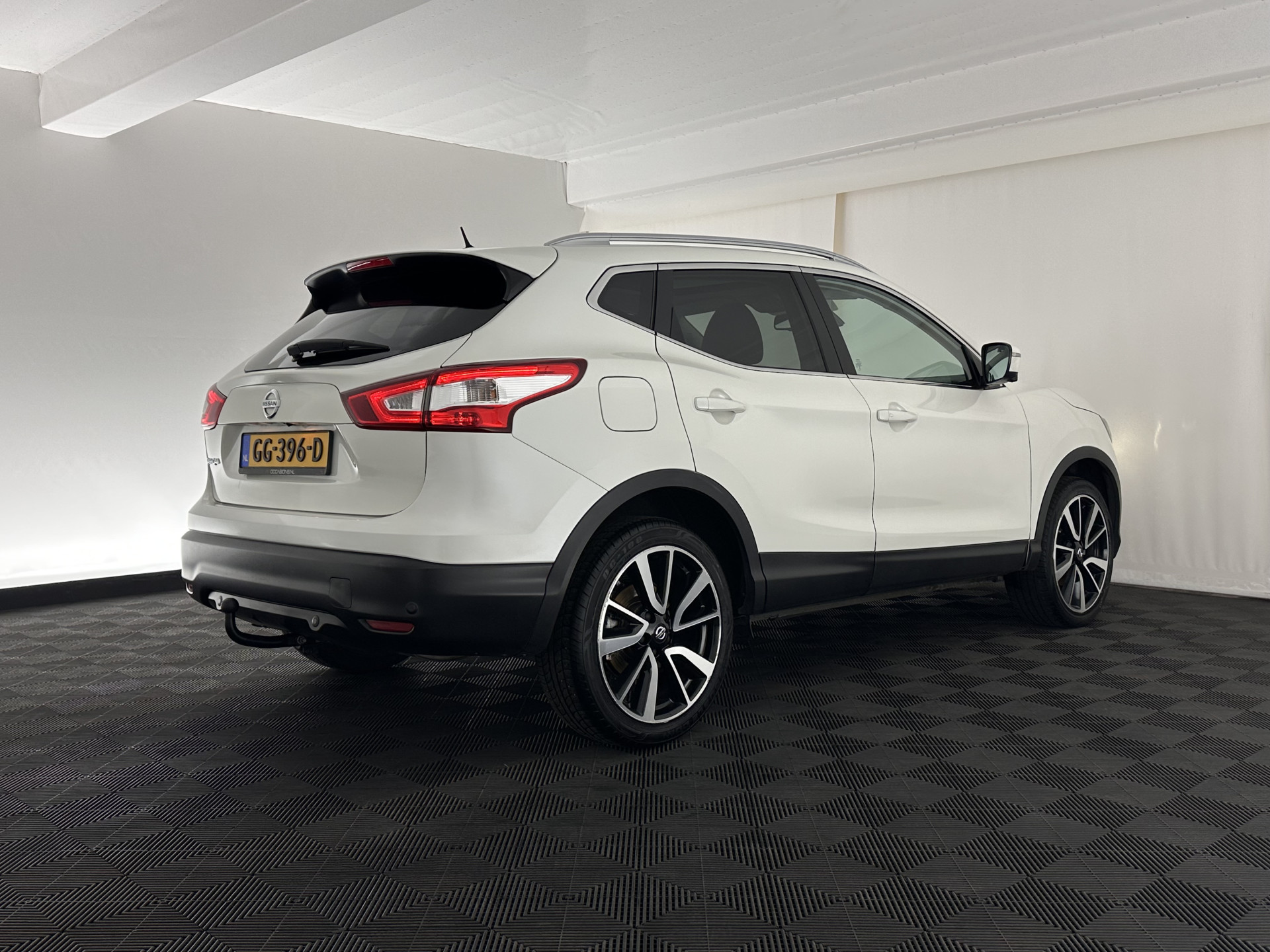 Nissan Qashqai 1.2 Tekna *PANO | FULL-LEATHER | TOP-VIEW | BLIND-SPOT | NAVI-FULLMAP | HEATED-COMFORTSEATS | KEYLESS | DAB+ | PRIVACY-GLASS | 19''ALU | TOWBAR*
