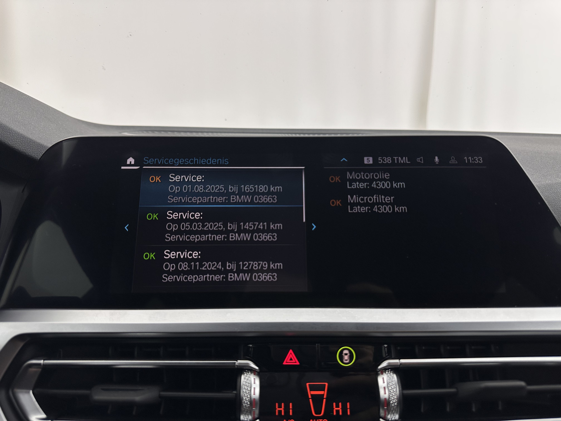 BMW 3-serie Touring 320e Business Edition Plus [Plug-In] (INCL-BTW) Aut. *LEATHER | FULL-LED | HEATED-SPORTSEATS | DIGI-COCKPIT | HIFI-SOUND | NAVI-FULLMAP | PRIVACYGLASS | PDC | AMBIENTLIGHT | DAB | KEYLESS | TOWBAR | 17"ALU* *