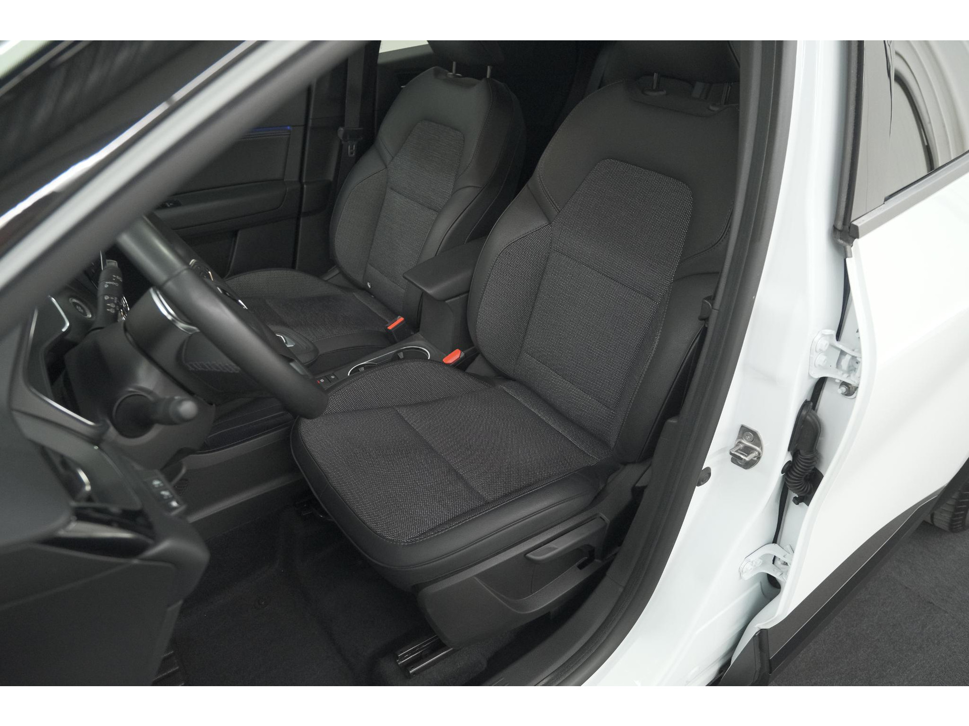 Renault Captur 1.6 E-Tech hybrid 145 SL Rive Gauche | Trekhaak | Camera | Apple Carplay | 9.3 Inch Grootscherm