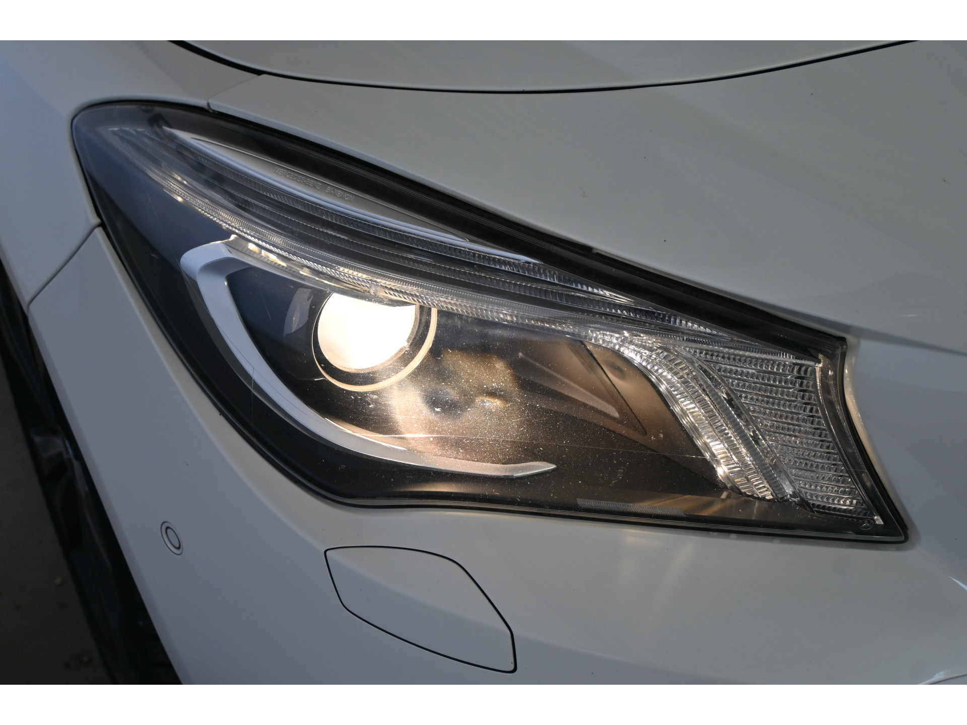 Mercedes-Benz CLA-klasse 200 Ambition Bi-Xenon Cruise Airco PDC Navigatie Inruil Mogelijk!