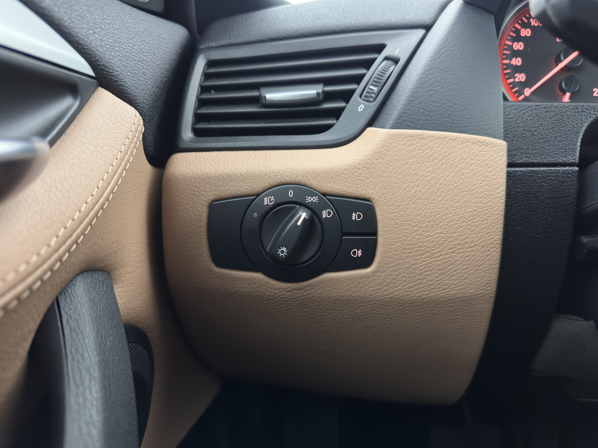 BMW X1 sDrive20i Business Aut. *LUXURY-LEATHER | XENON | HEATED-COMFORTSEATS | NAVI-FULLMAP | ECC | PDC | CRUISE | 18''ALU*