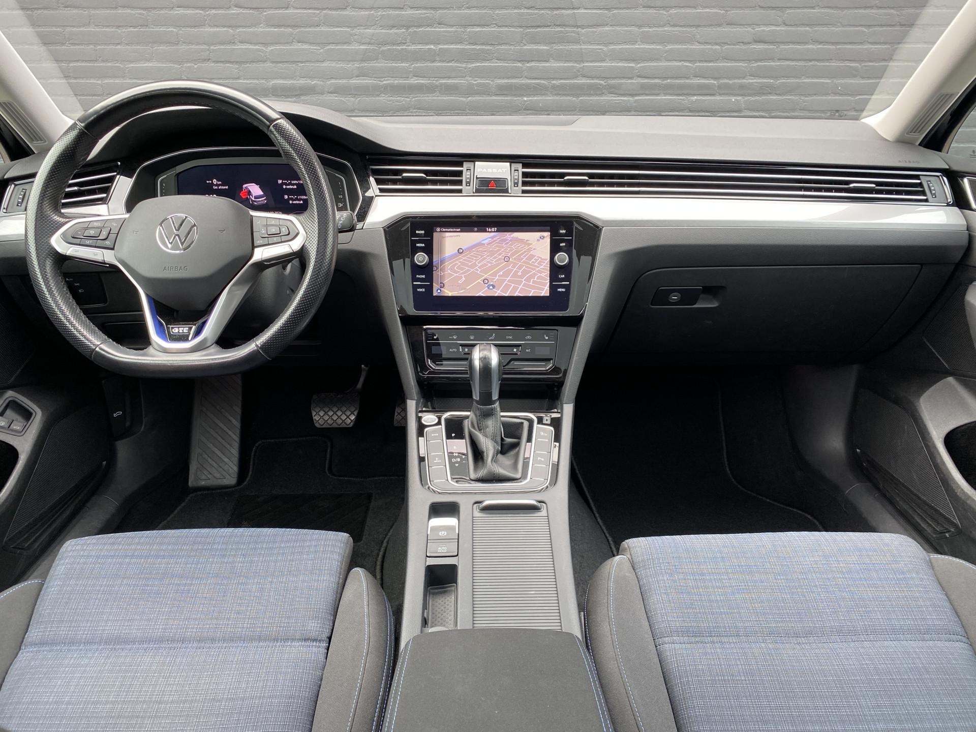 Volkswagen Passat Variant 1.4 TSI PHEV GTE Business | 1e eigenaar | navigatie | trekhaak | panoramadak | virtual cockpit | camera | BTW