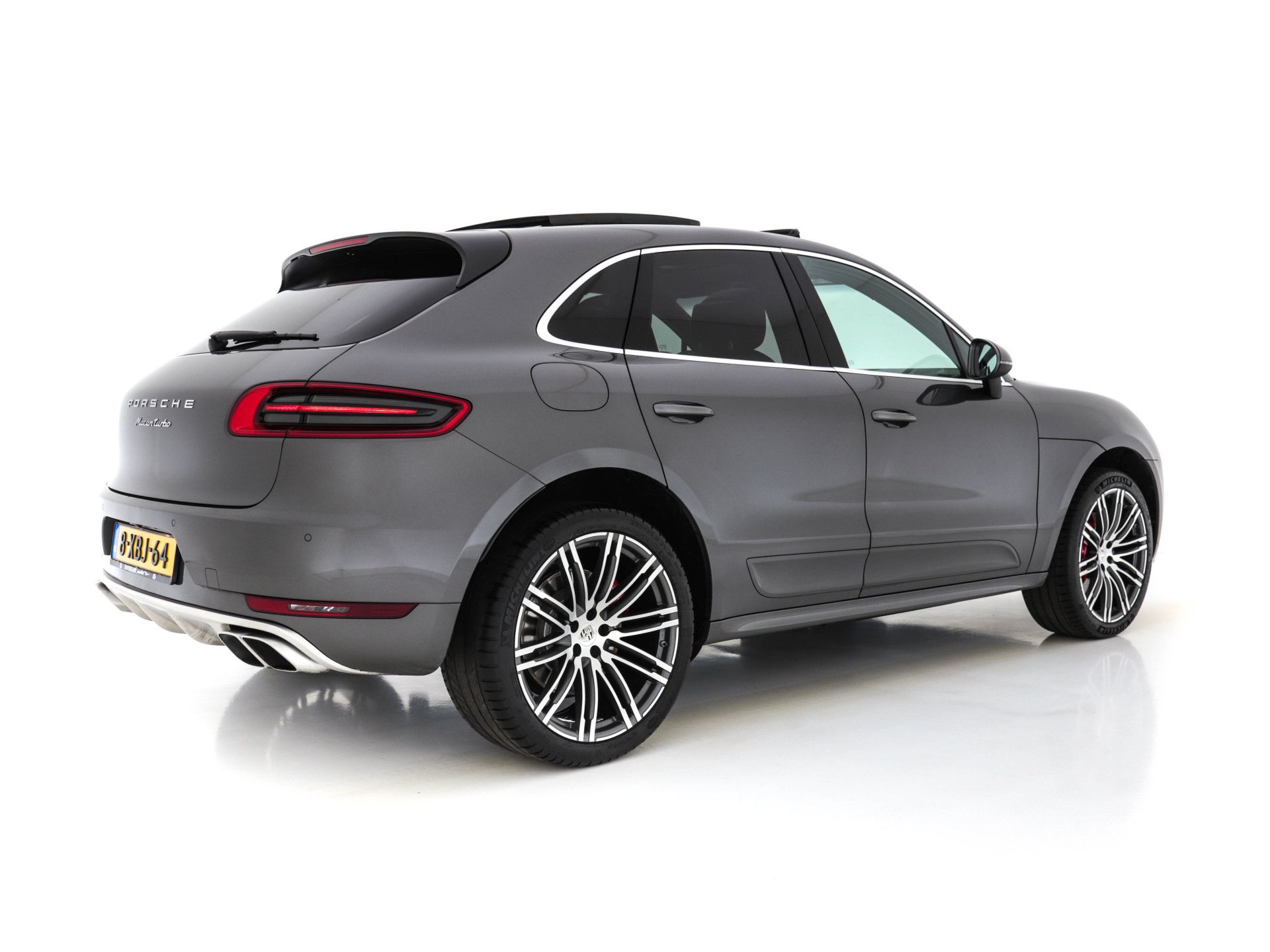 Porsche Macan 3.6 Turbo Aut. *PANO | XENON | FULL-LEATHER  | BOSE-SOUND | NL-AUTO | NAVI-PROF | XENON | COMFORT-SEATS | CAMERA | ECC | PDC | ALCANTARA | MODEL-2015*