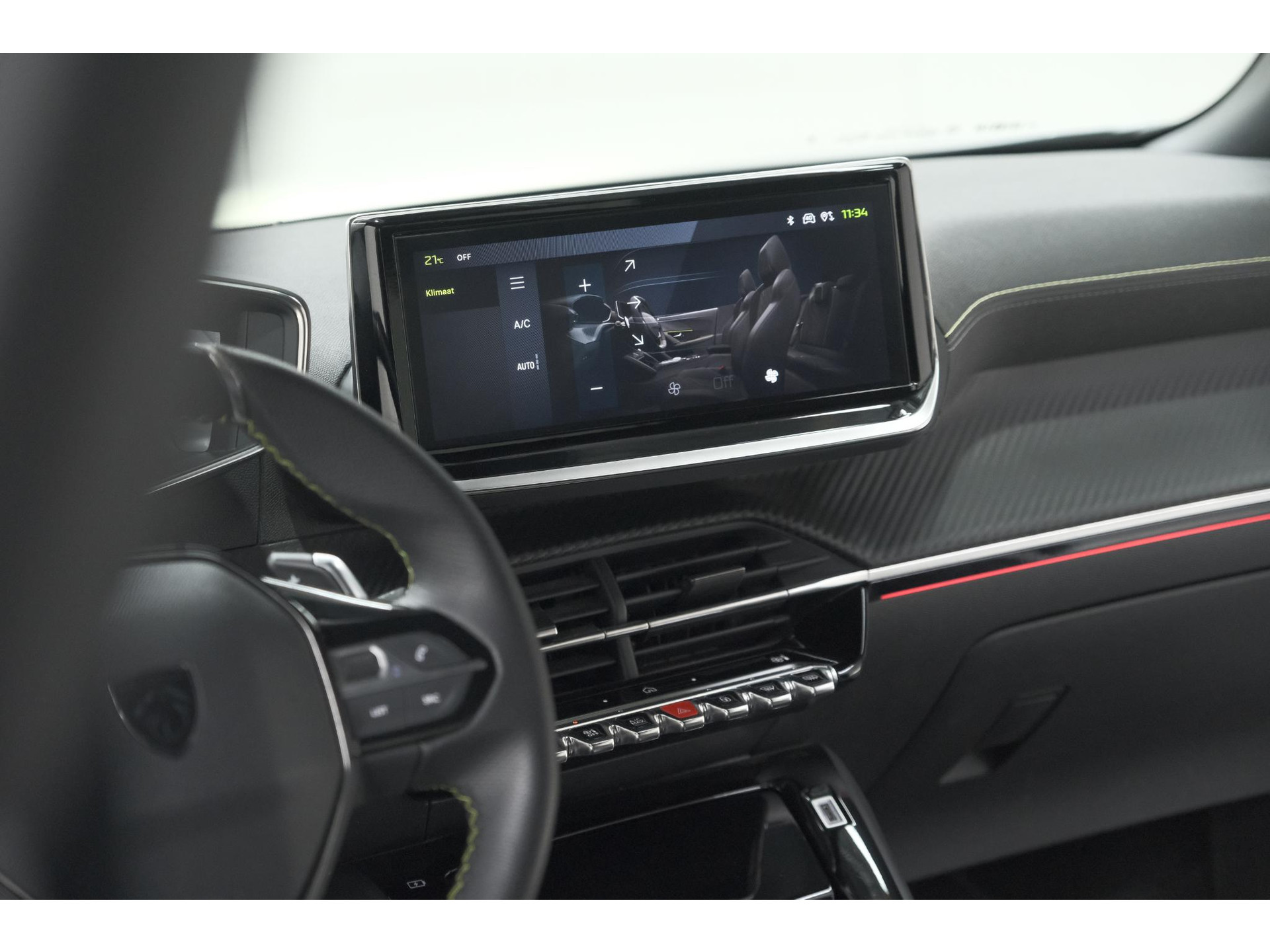 Peugeot 2008 PureTech 130 EAT8 GT | Camera | Apple Carplay | Parkeersensoren | 17 Inch Lichtmetalen Velgen
