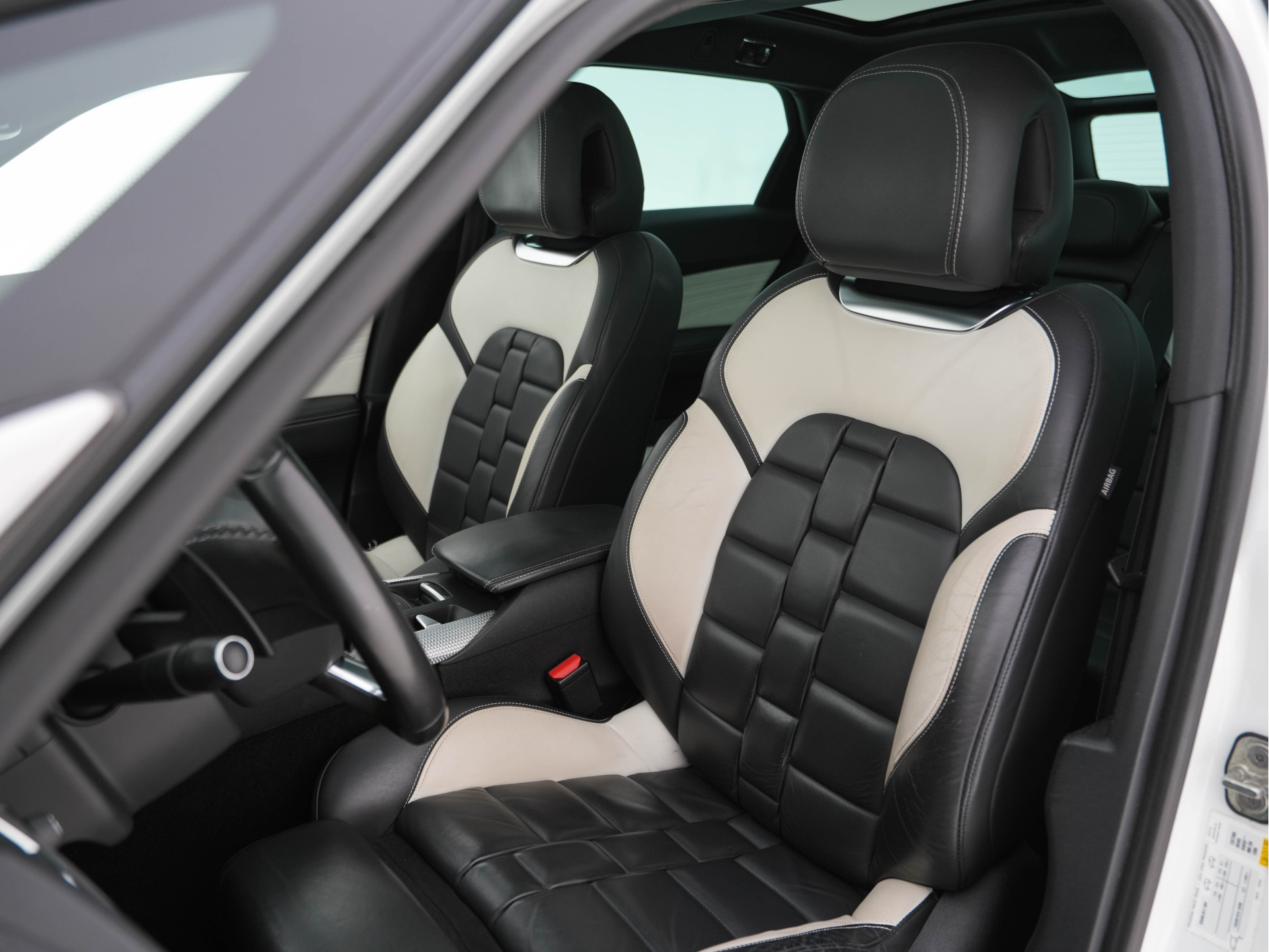 Citroën DS5 2.0 Hybrid4 Business Executive Aut. *PANO | TWO-TONE-LEATHER | MEMORY-PACK | NAVI-FULLMAP | XENON | KEYLESS | CAMERA | HEAD-UP | MASSAGE-SEAT | CRUISE | SPORT-SEATS | 17"ALU*