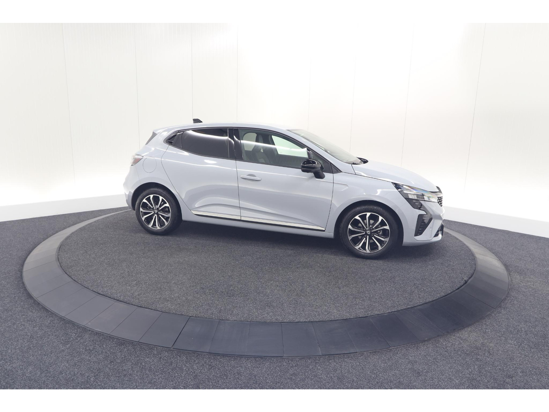 Renault Clio TCe 90 GPF techno | 360 Camera | Adaptieve Cruise Control | Navigatie | 9.3 Inch Groot Scherm