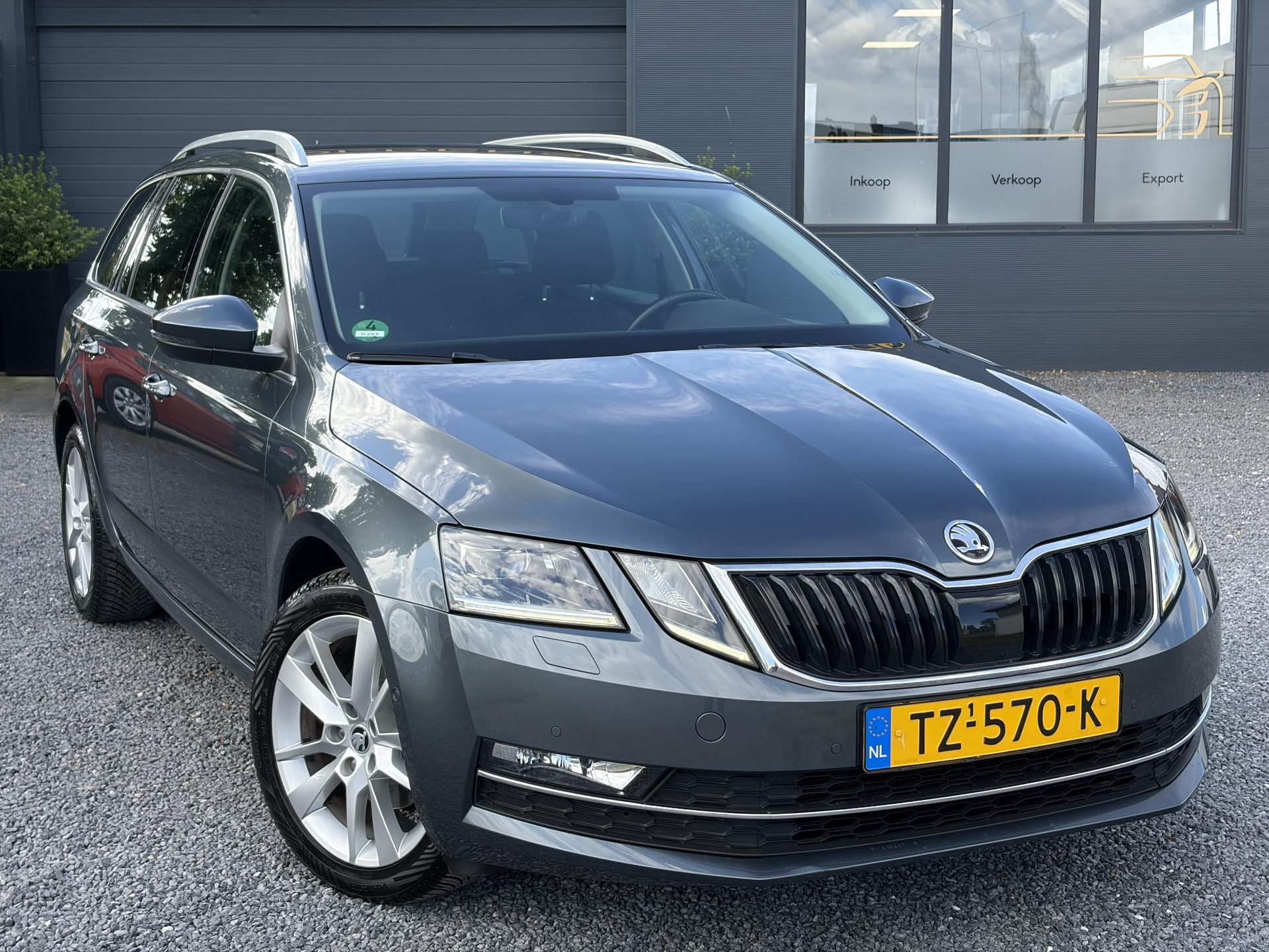 Skoda Octavia Combi 1.5 TSI Greentech Style Business 2e Eigenaar,Draadloze telefoonlader,Carplay,Camera,Navi,Trekhaak,150pk,Pdc V+A,Keyless,Clima,Cruise,Elekt.Stoel,Recent beurt gehad,N.A.P,Apk tot 07-2027