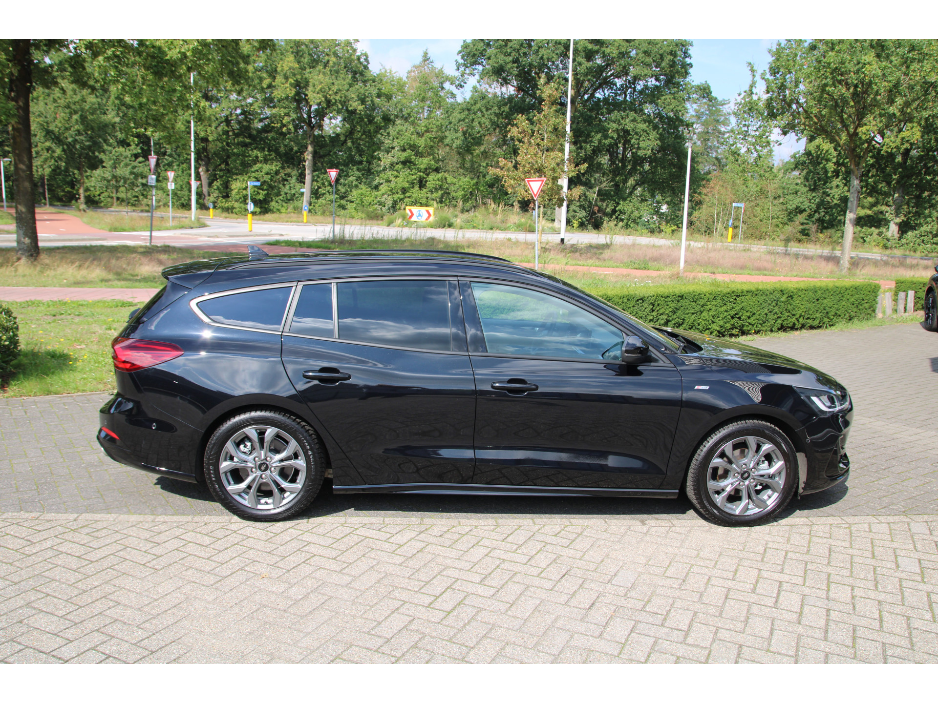 Ford Focus Wagon 1.0 EcoBoost 155 PK AUT. Hybrid ST Line X TREKHAAK AFNEEMBAAR | WINTER-PACK | HEAD-UP