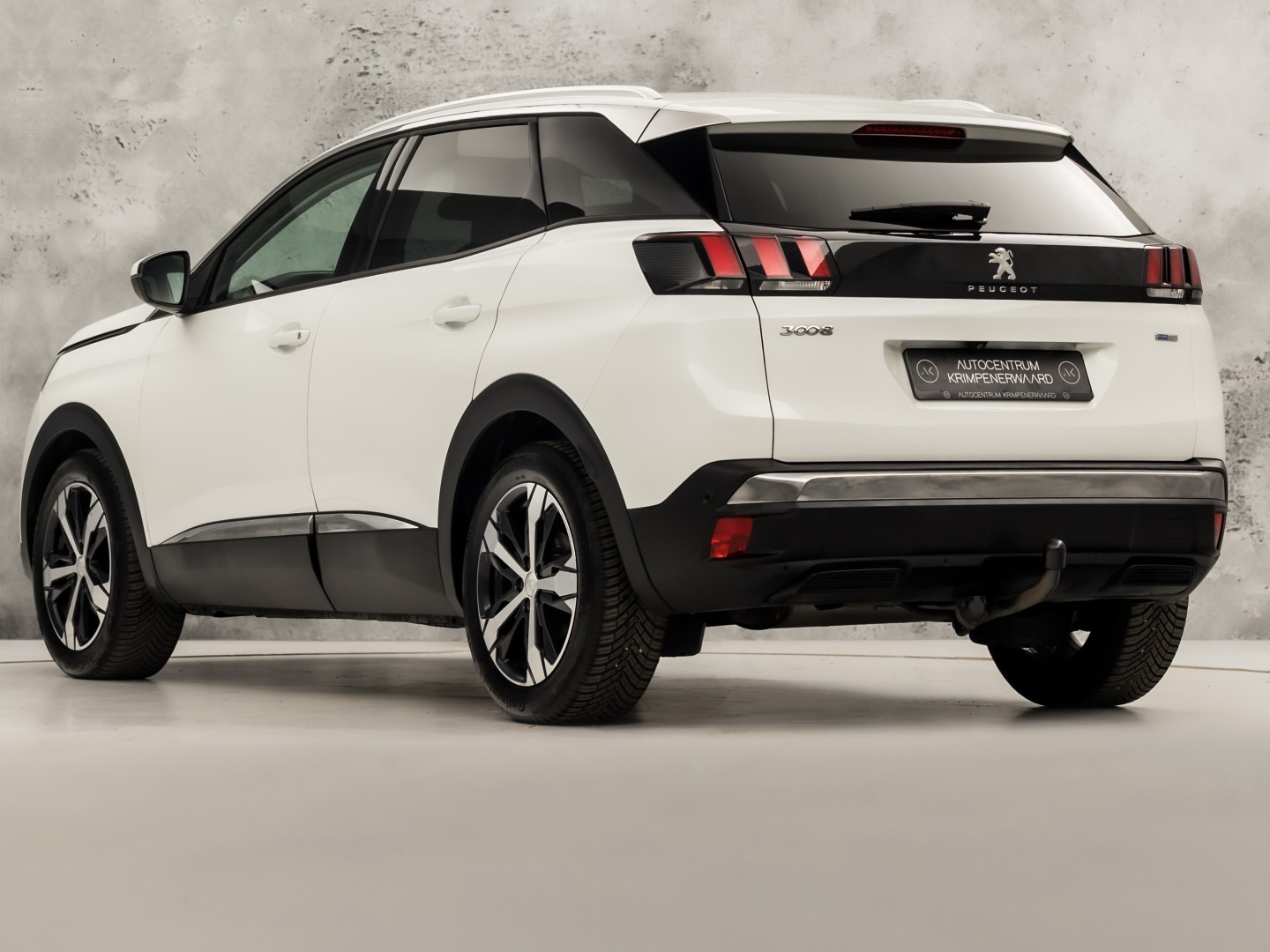 Peugeot 3008 1.2 PureTech Allure Sport (APPLE CARPLAY, GROOT NAVI, 360 CAMERA, DRIVE MODE, GETINT GLAS, SPORTSTOELEN, LEDER, TREKHAAK, CRUISE, NIEUWSTAAT)
