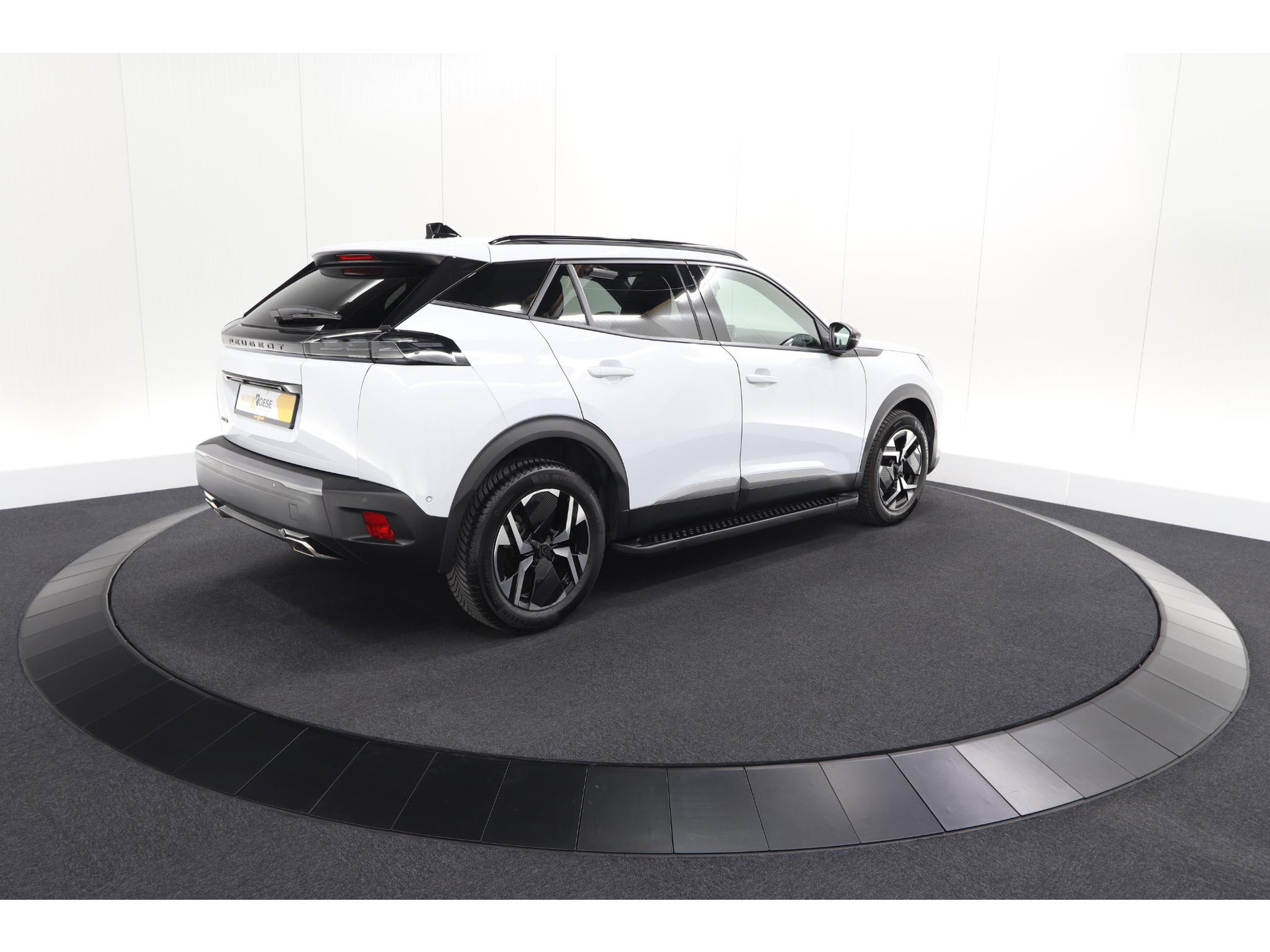 Peugeot 2008 PureTech 130 EAT8 Allure | Allseason banden | 360 Camera | Dodehoekdetectie | Apple Carplay | Stoelverwarming