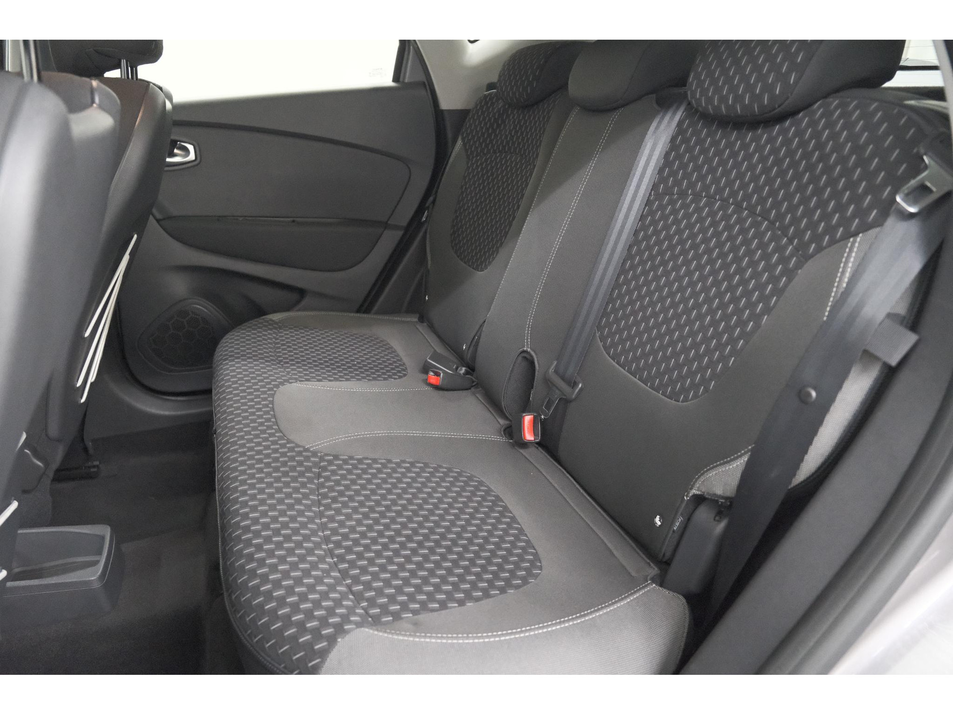 Renault Captur TCe 150 EDC Intens | Camera | Dodehoekdetectie | R-Link Navigatie | Parkeersensoren