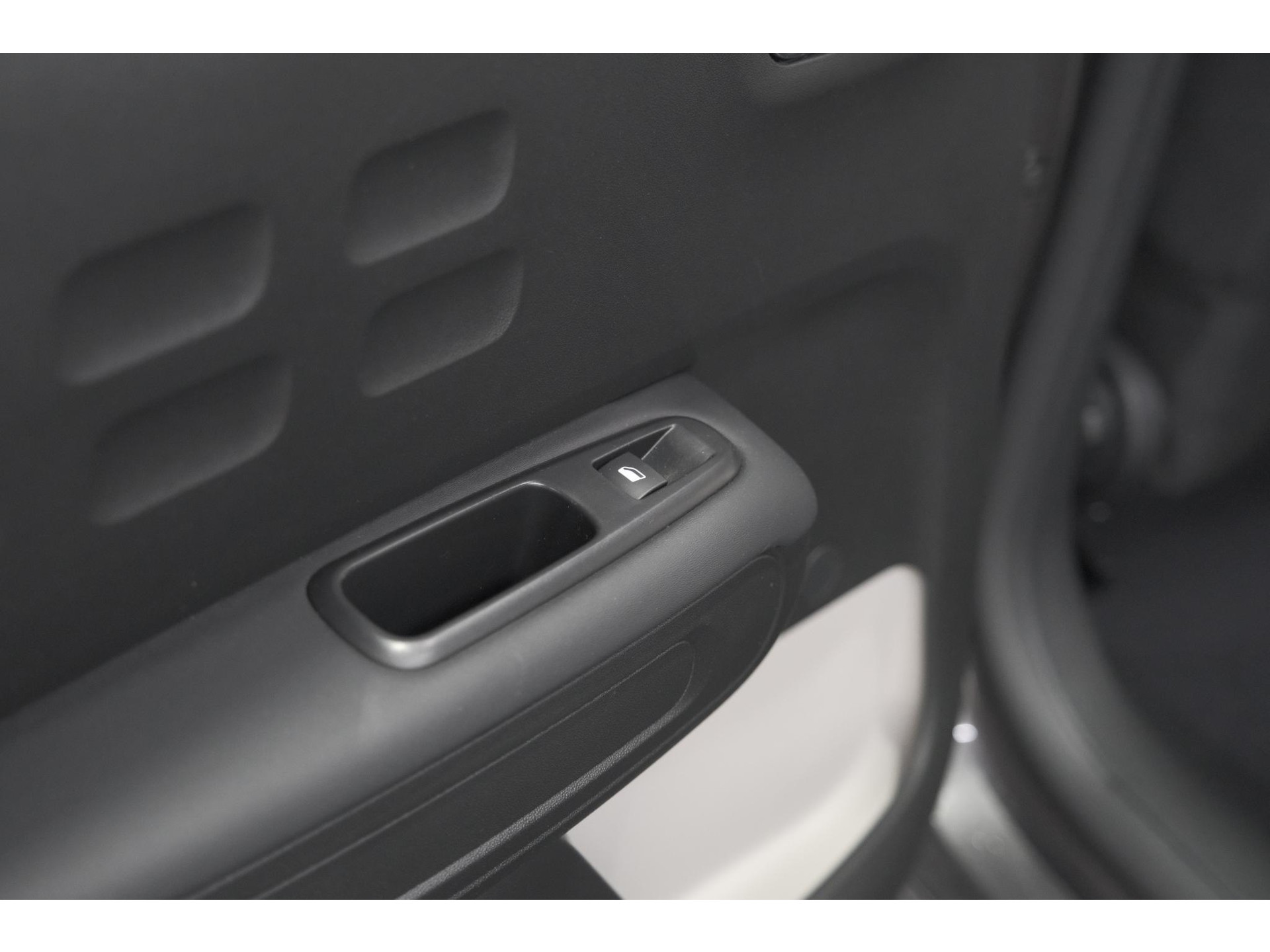 Citroen C3 PureTech 82 Feel Edition | Apple Carplay | Parkeersensoren | Navigatie | Climate Control | 16 Inch Velgen