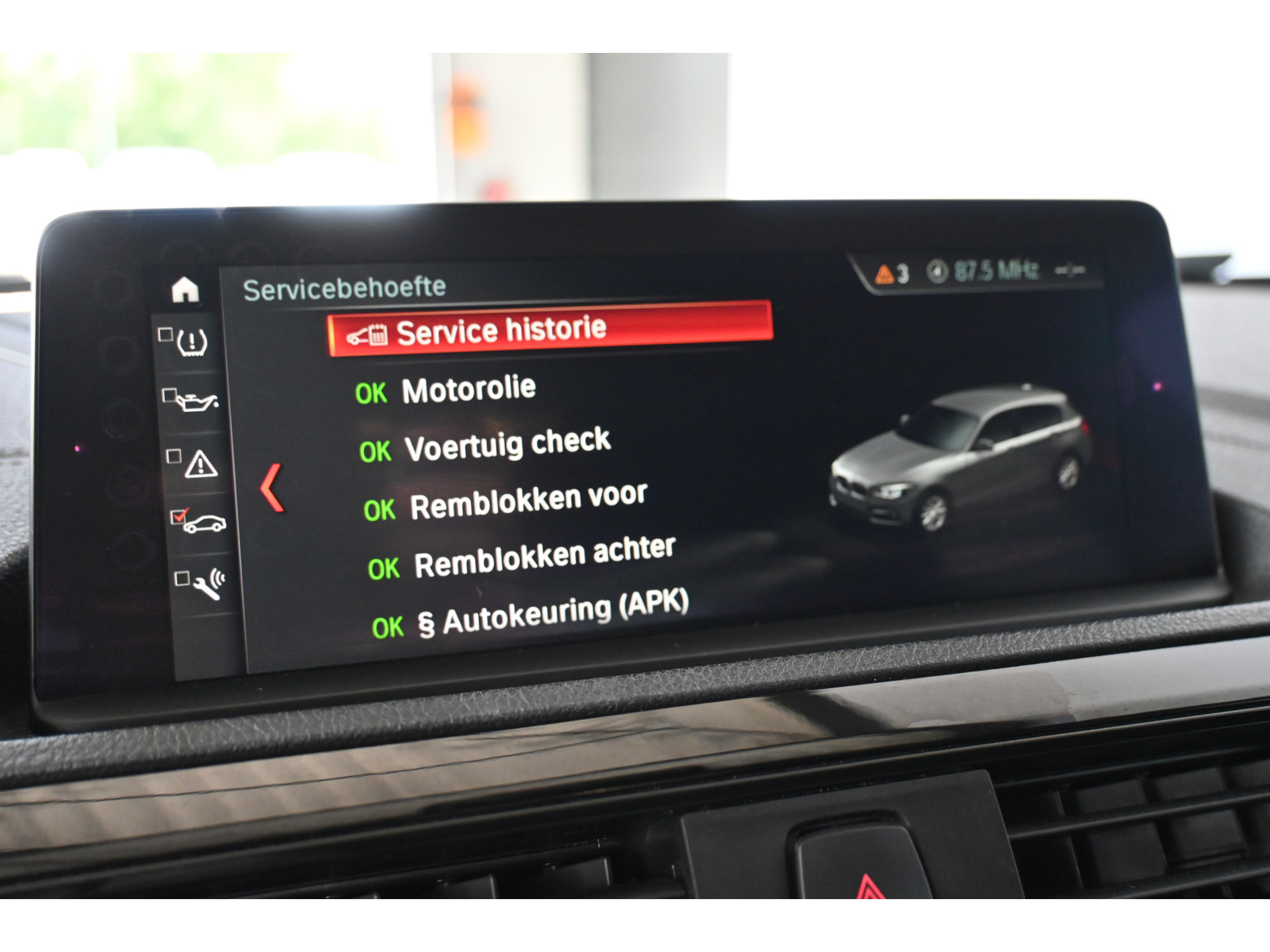 BMW 1-serie 116i Sport Cima Navigatie Pdc Cruise Control LED Stoelverwarming Inruil Mogelijk!