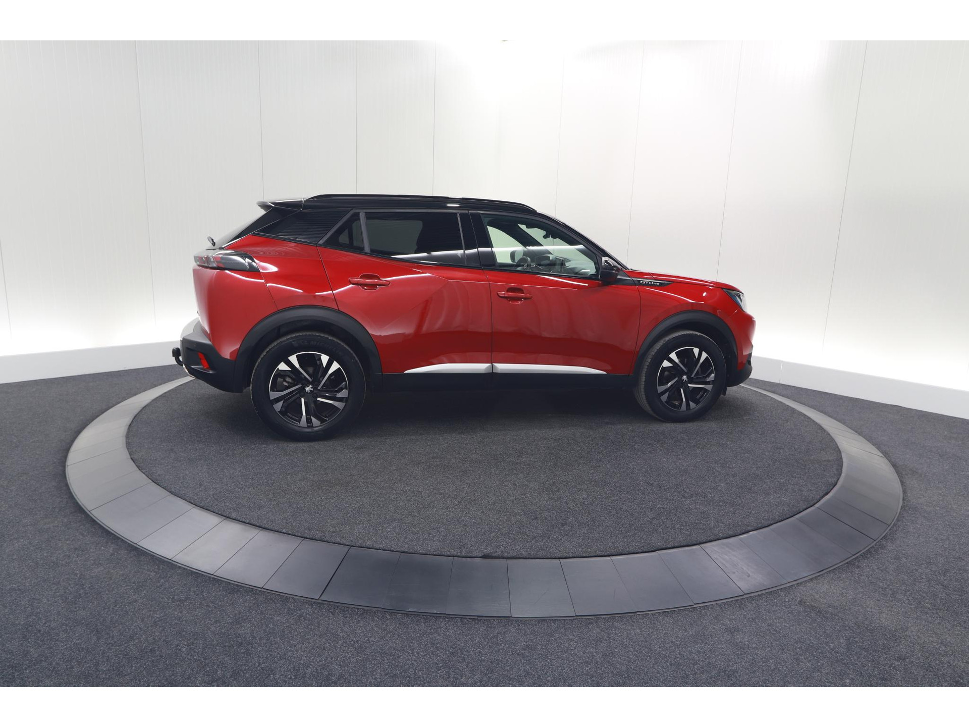 Peugeot 2008 PureTech 130 GT-Line | Trekhaak | Camera | Apple Carplay | Parkeersensoren