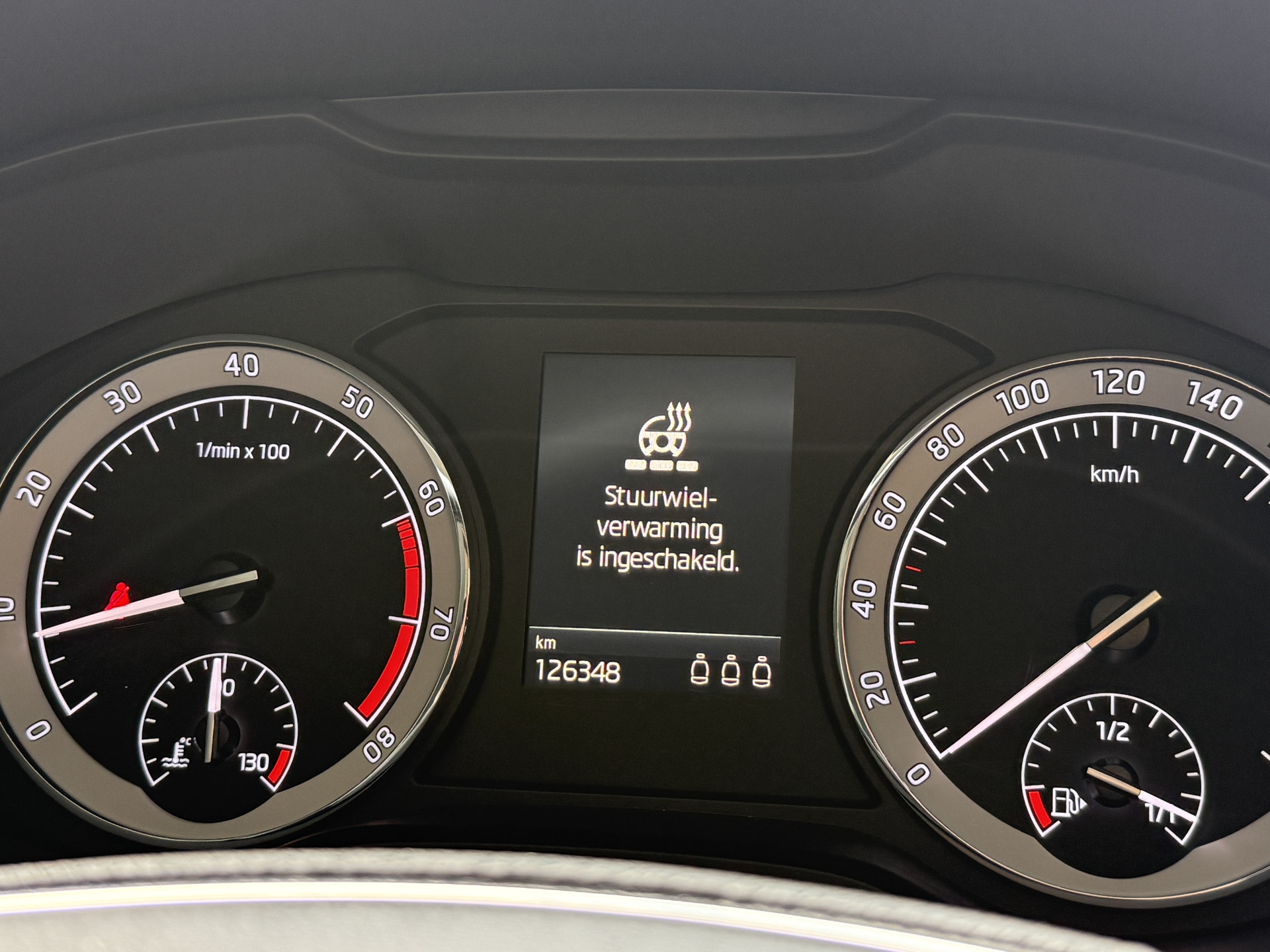 ŠKODA Karoq 1.5 TSI ACT Business Edition Plus | Panoramadak | Camera | Adaptive cruise | Stoelverwarming | Full LED | NL auto | Dealer onderhouden