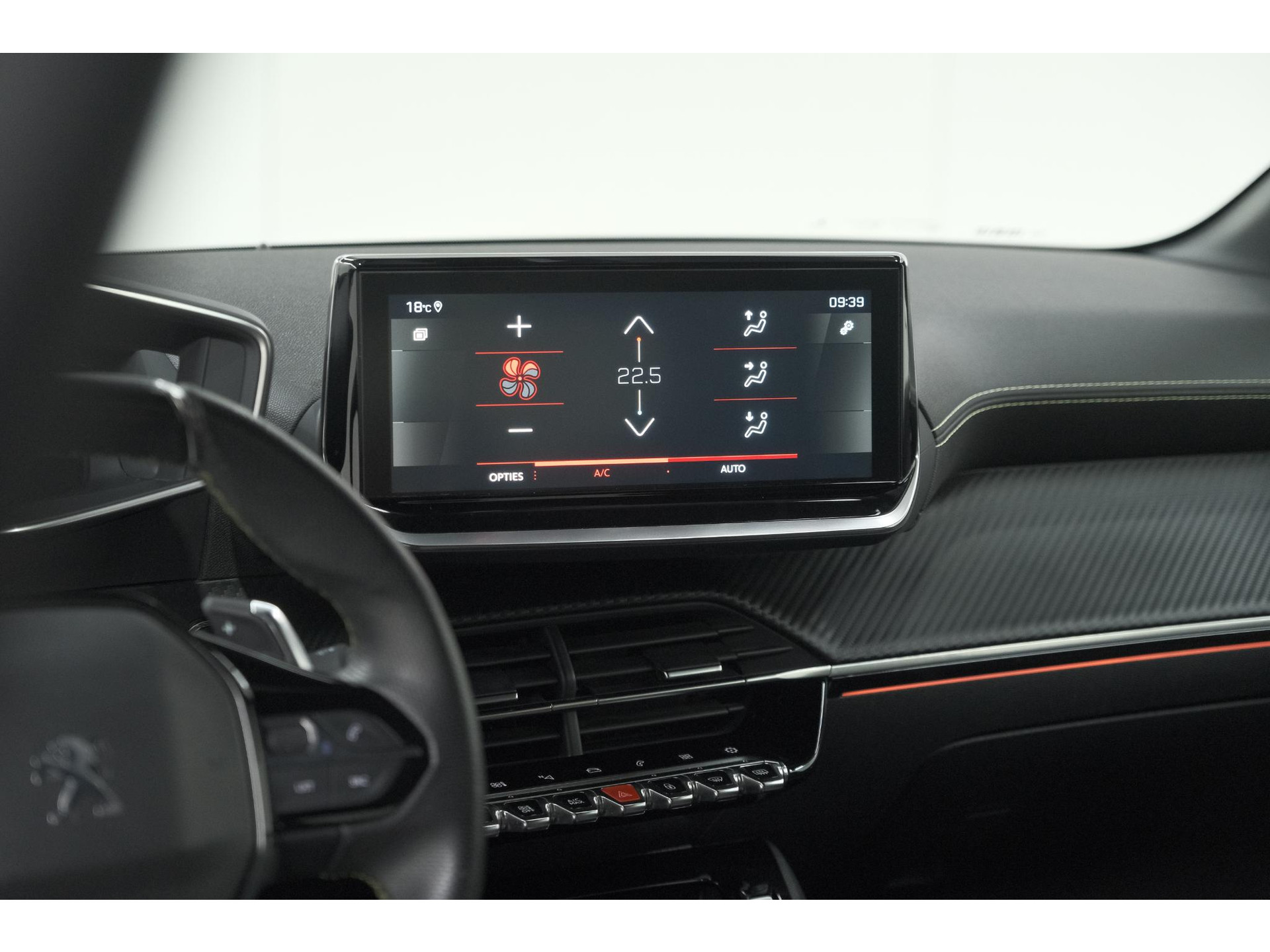 Peugeot 208 PureTech 100 EAT8 GT | Camera | Dodehoekdetectie | Navigatie | Apple Carplay