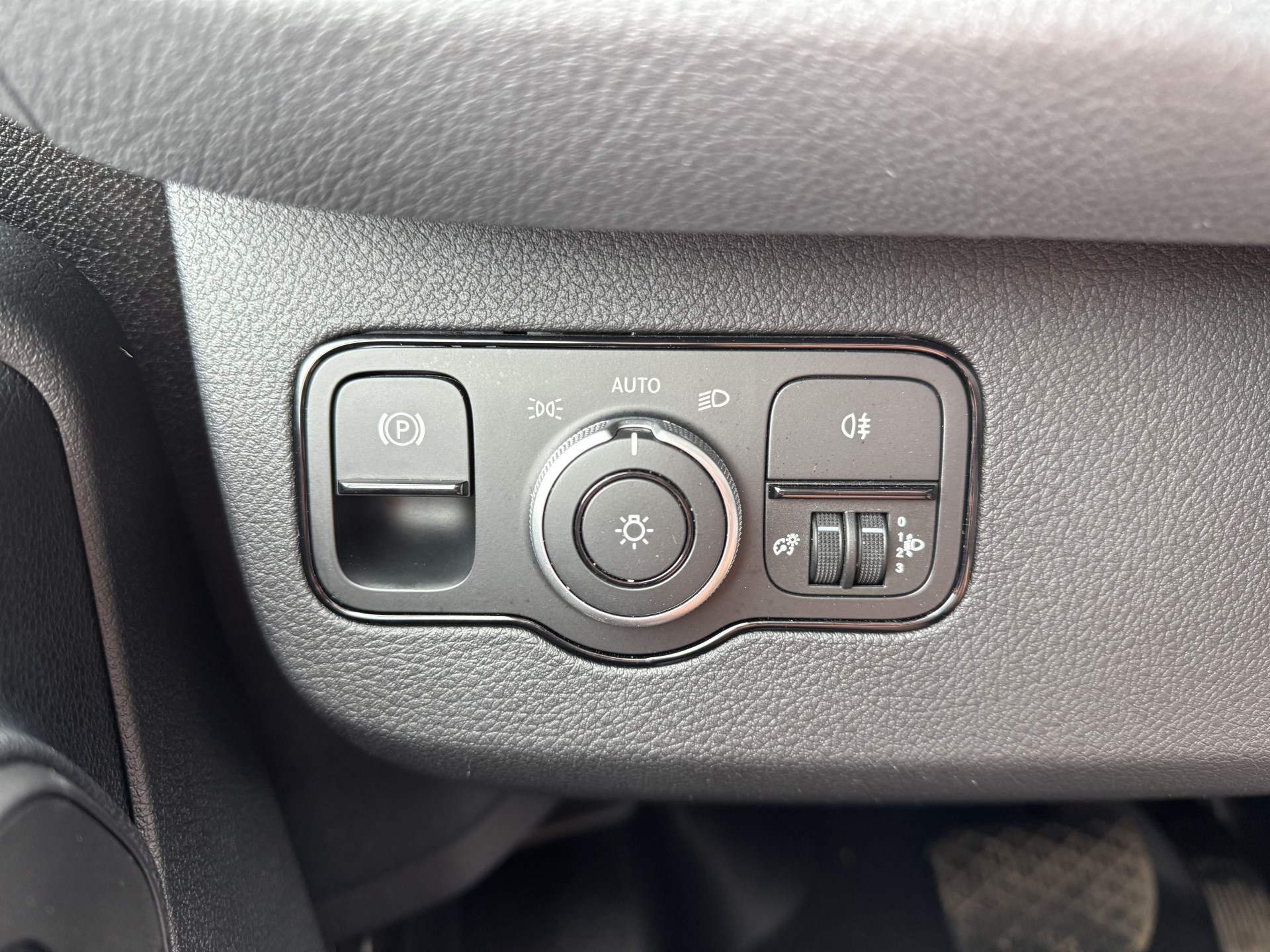 Mercedes-Benz eSprinter 314 Pro 81kWh L2H2 313km WLTP 2000kg Trekvermogen 115kw Snelladen Adaptieve Cruise Widescreen Camera