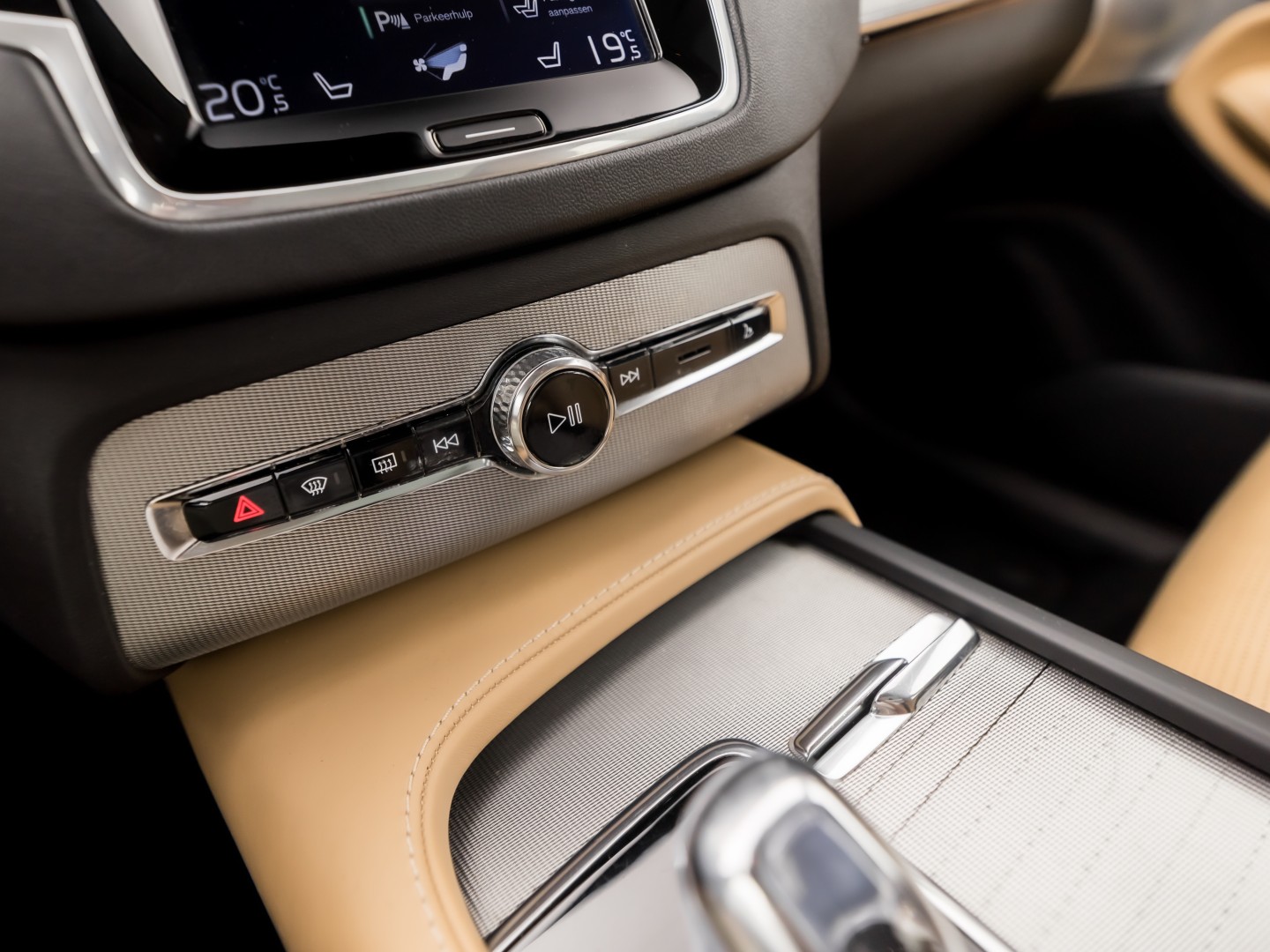 Volvo XC90 2.0 T8 Twin Engine AWD Inscription 7 Persoons 408Pk Automaat (PANORAMADAK, BOWERS&WILKINS, MEMORY SEATS, BRUIN LEDER, CAMERA, STOELKOELING/VERWARMING, HEAD-UP DISPLAY, GETINT GLAS, ELEK ACHTERKLEP, NIEUWSTAAT)
